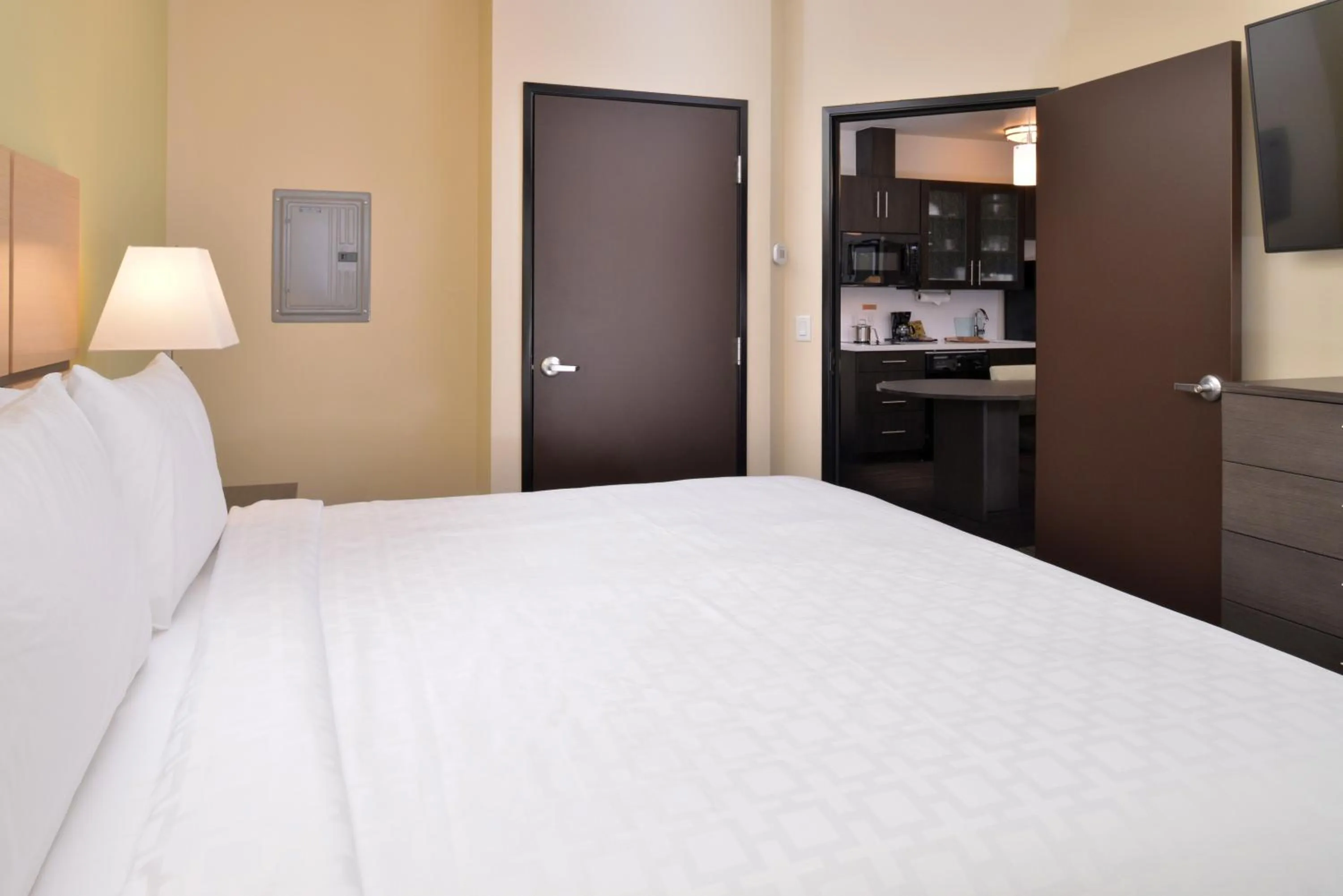 Photo of the whole room, Bed in Candlewood Suites - Austin Airport by IHG