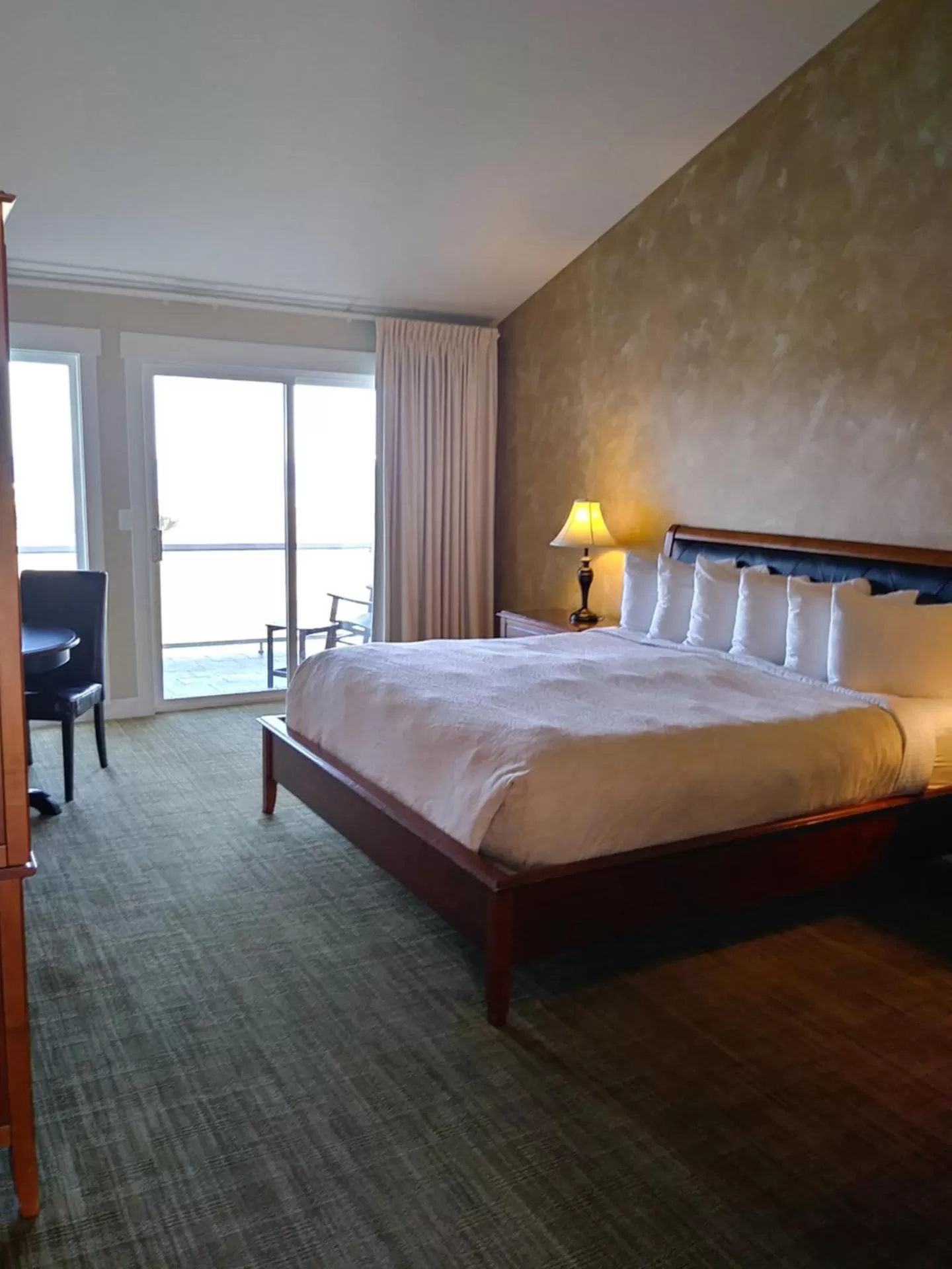 Bed in Pacific Reef Hotel & Light Show