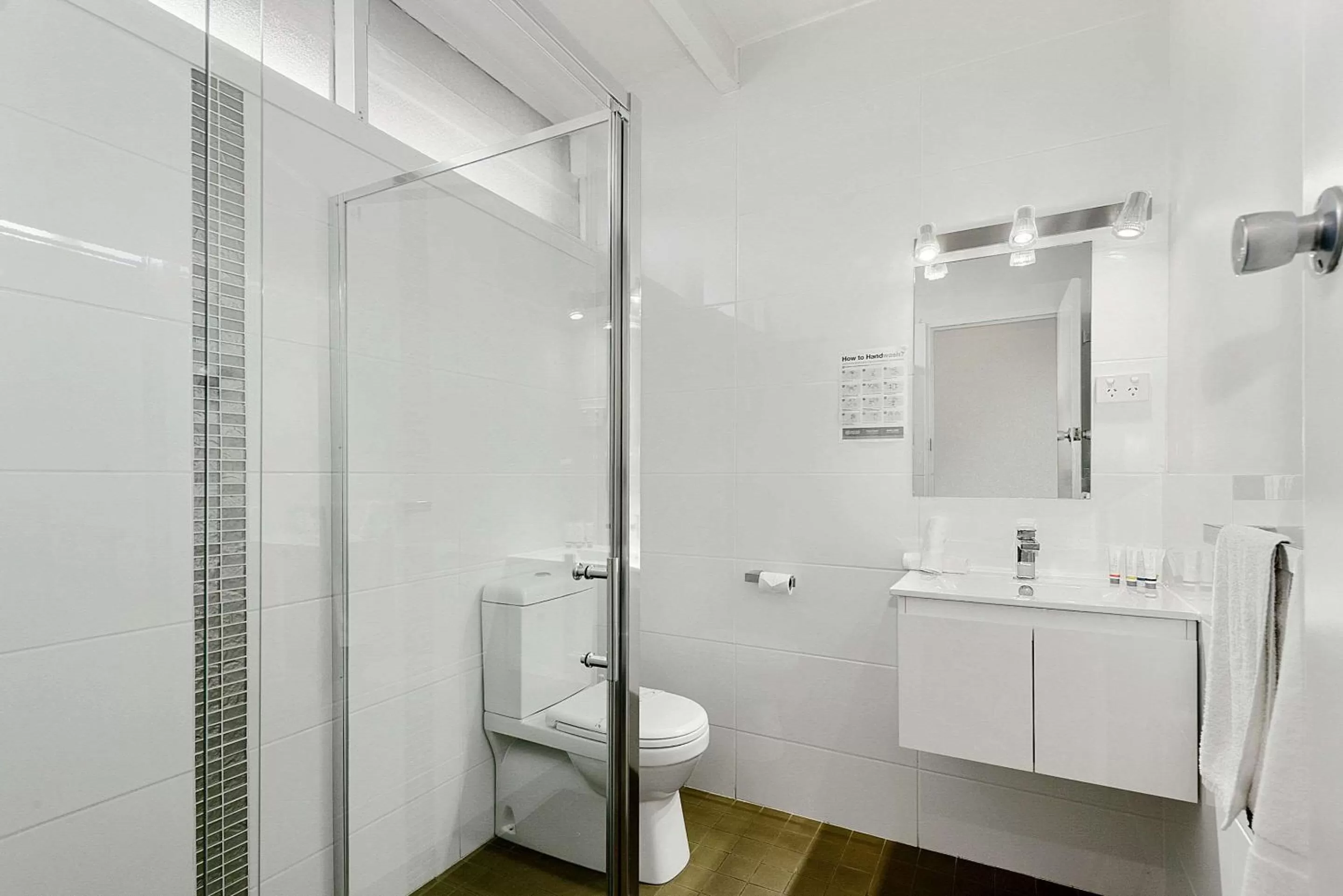 Bedroom in Comfort Inn Flinders on Main