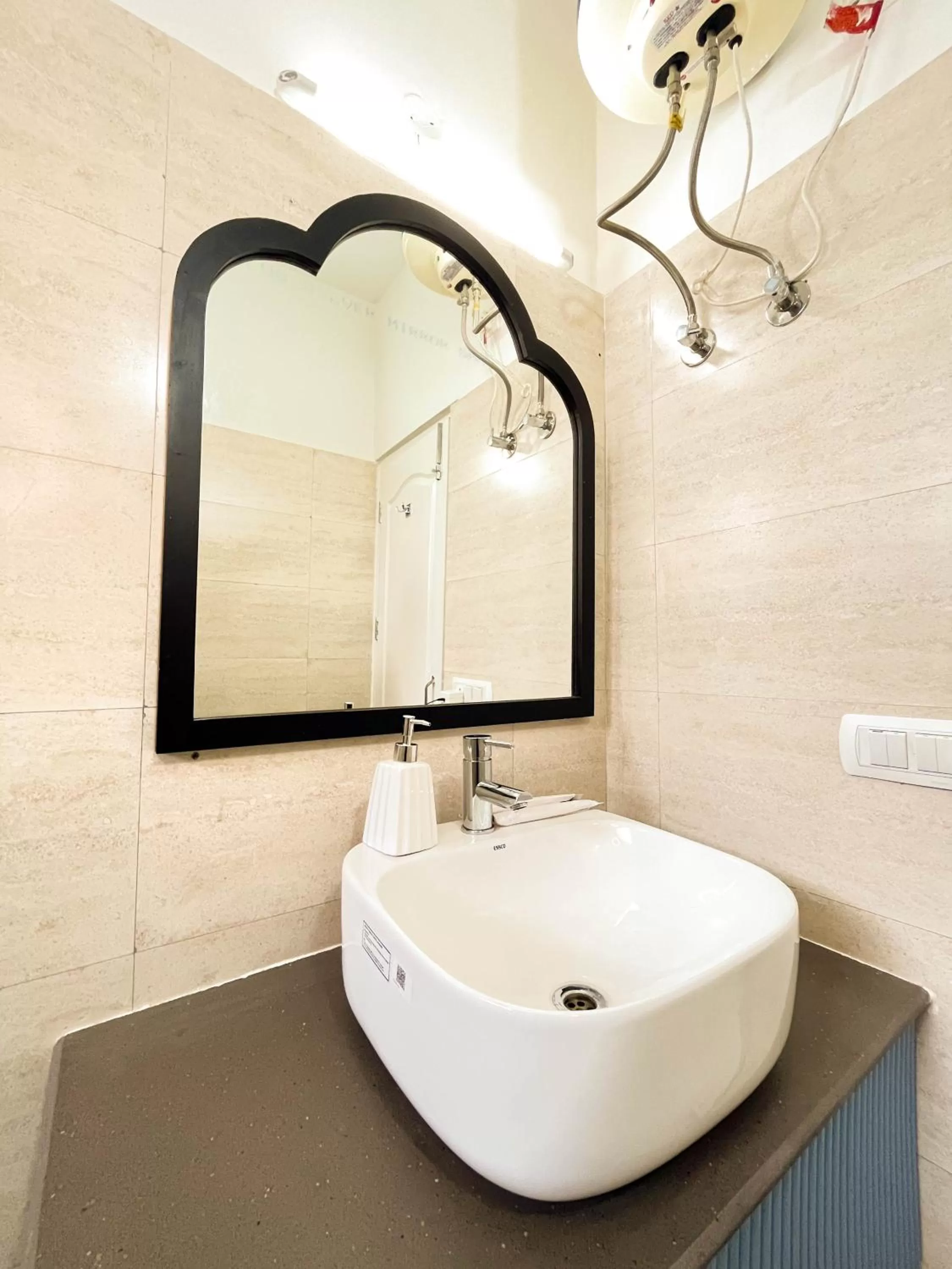 Shower in Seclude Kasauli, Himachal Pradesh