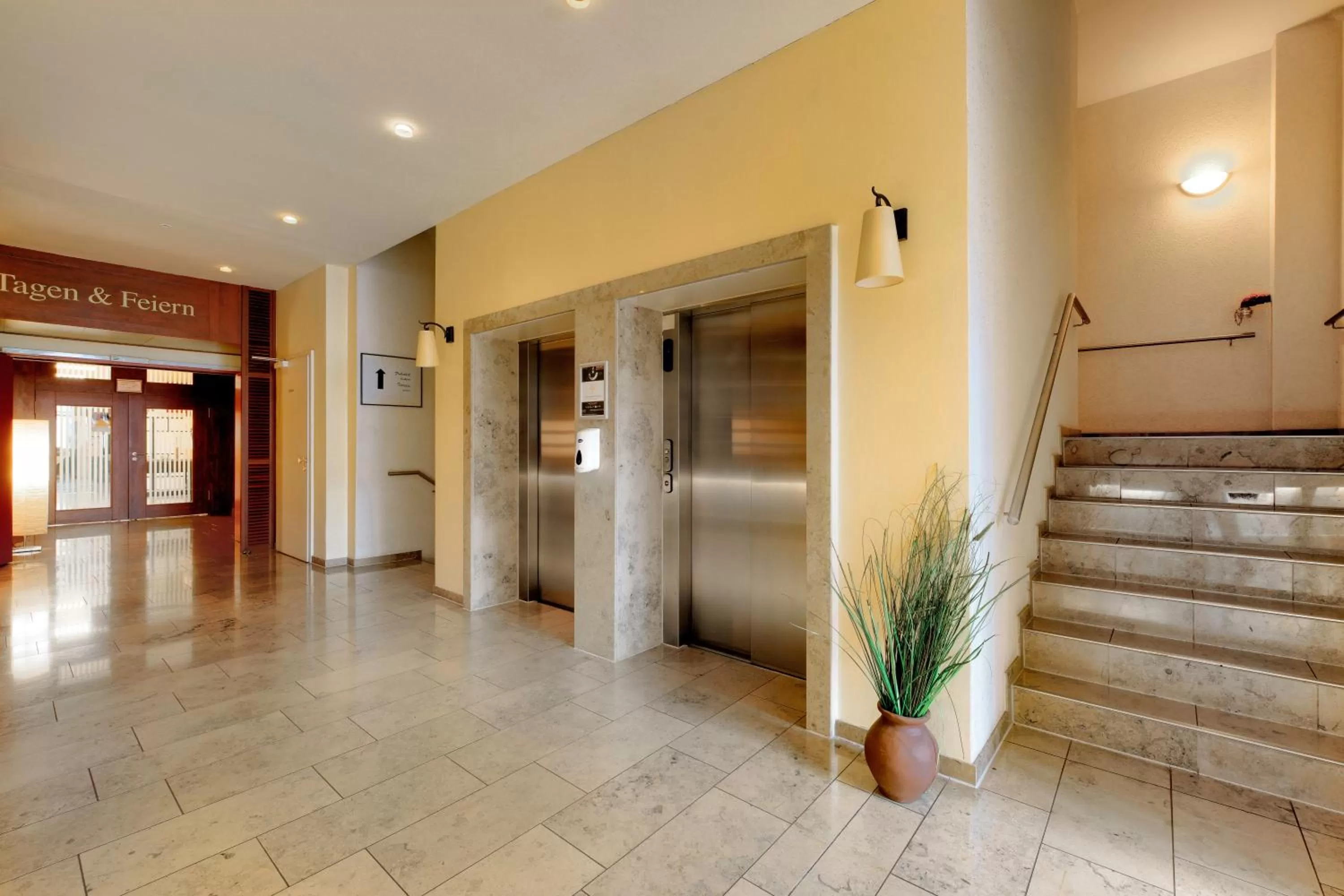 Lobby or reception in Hotel am Schloß Köpenick by Golden Tulip