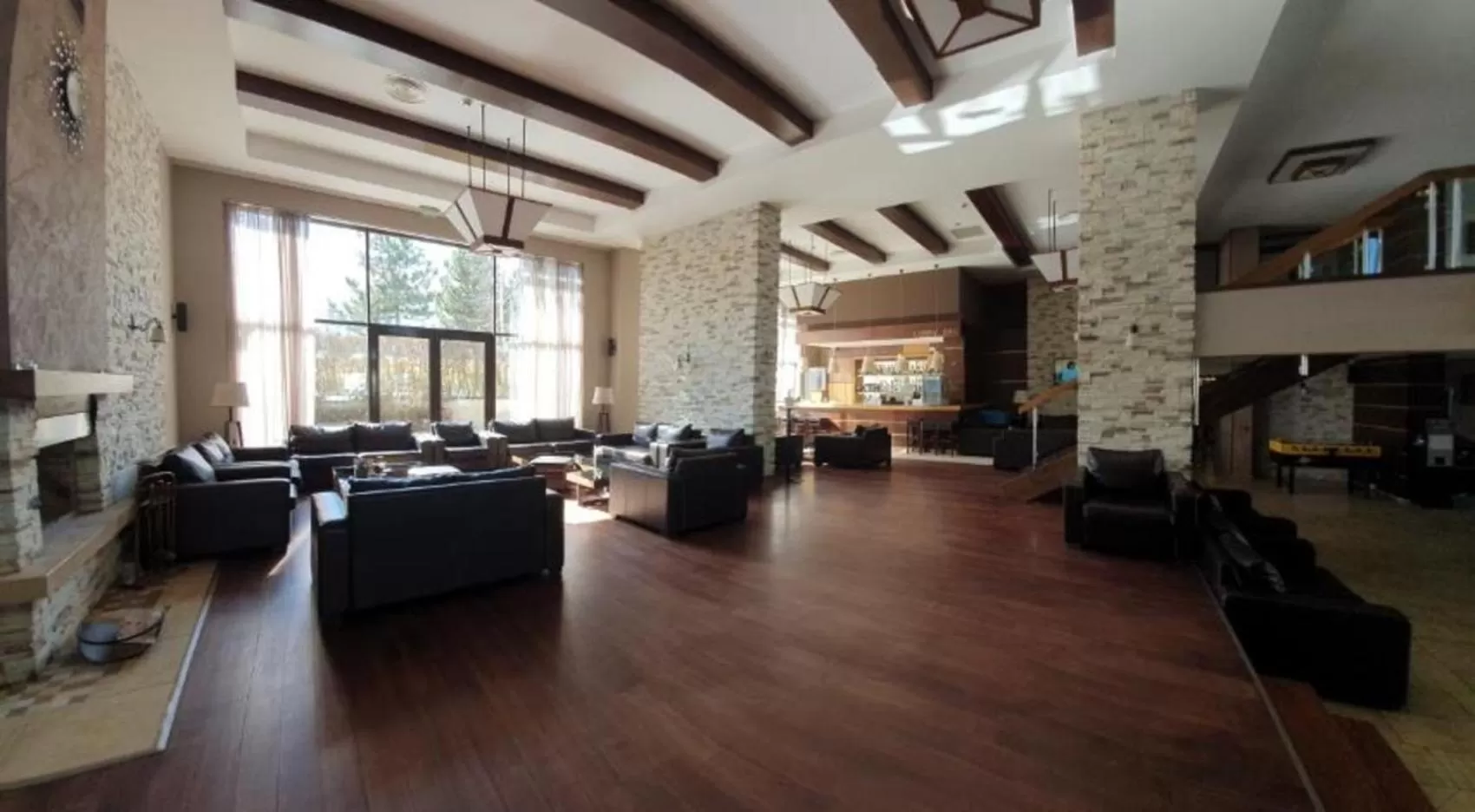 Restaurant/places to eat in Terra Hotel