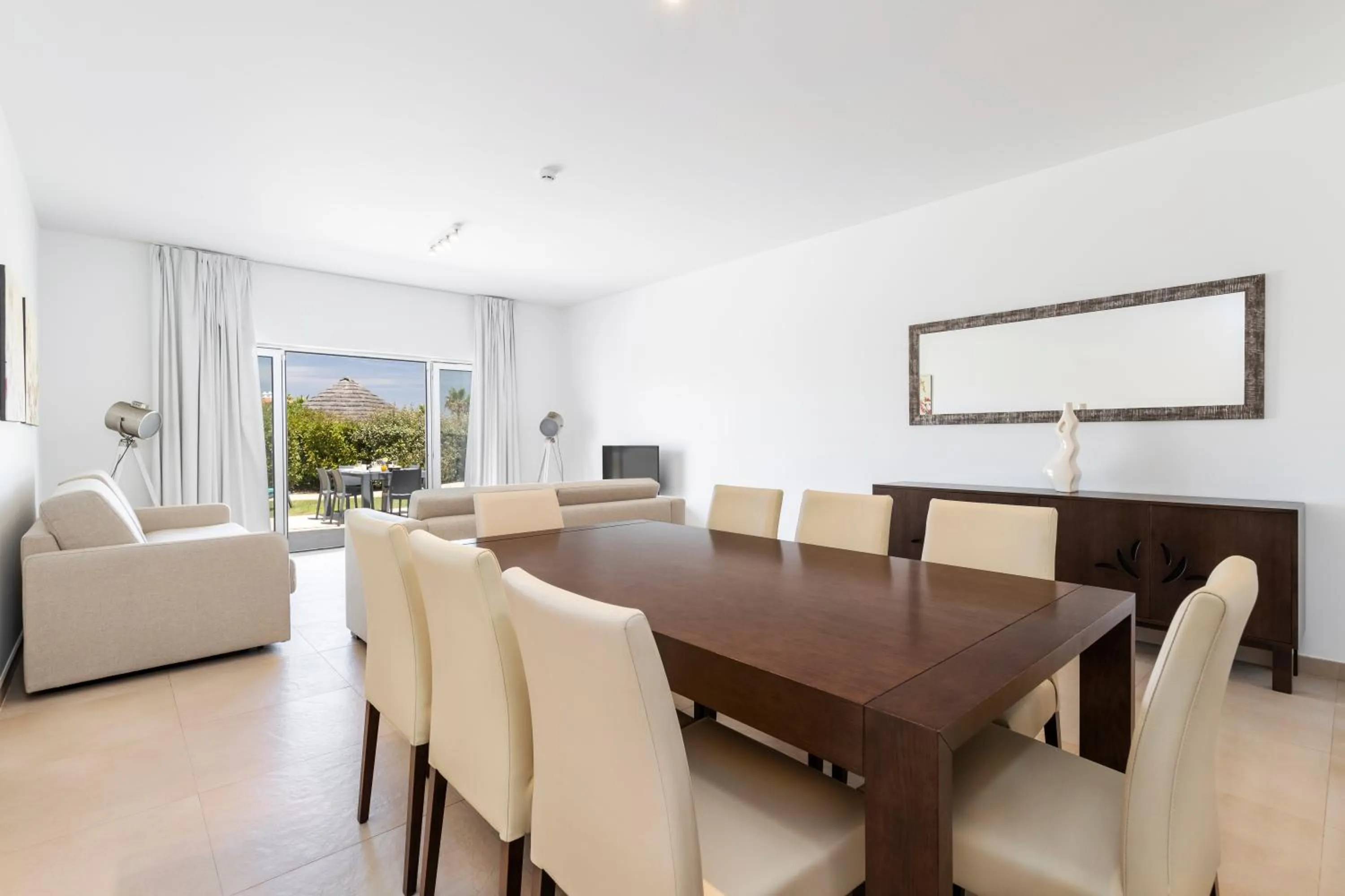 Communal lounge/ TV room in Eden Villas & Apartments