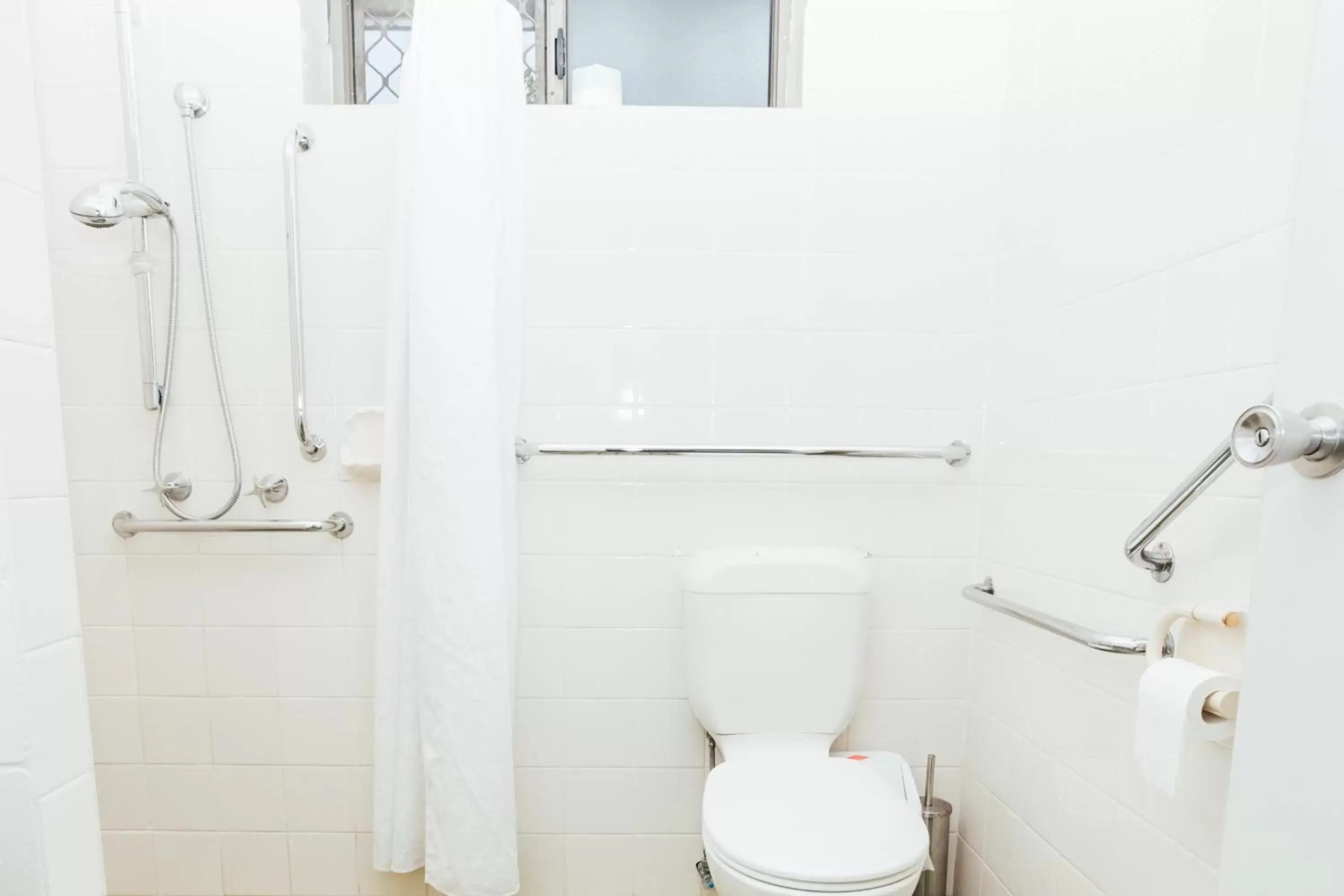 Twin Room - Disability Access in Billabong Lodge Motel Twin Room - Disability Access in Billabong Lodge Motel