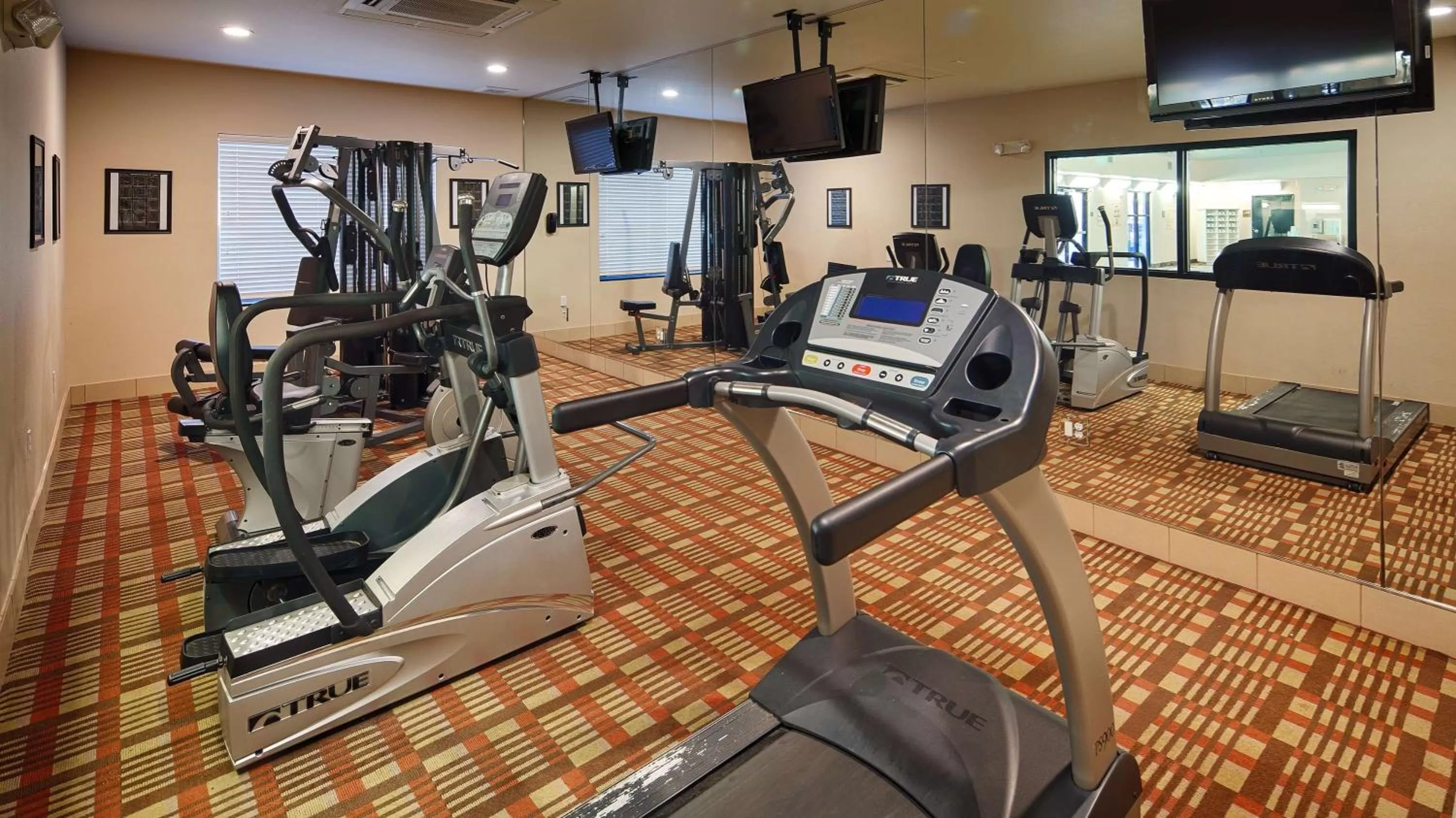 Fitness centre/facilities, Fitness Center/Facilities in Best Western Plus DeSoto Inn & Suites