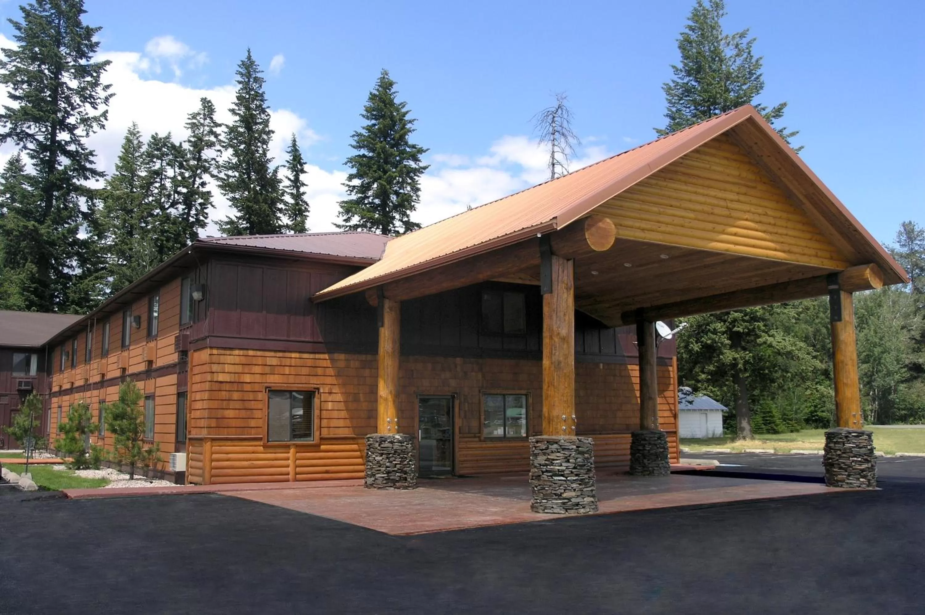 Property building in FairBridge Inn and Suites Sandpoint