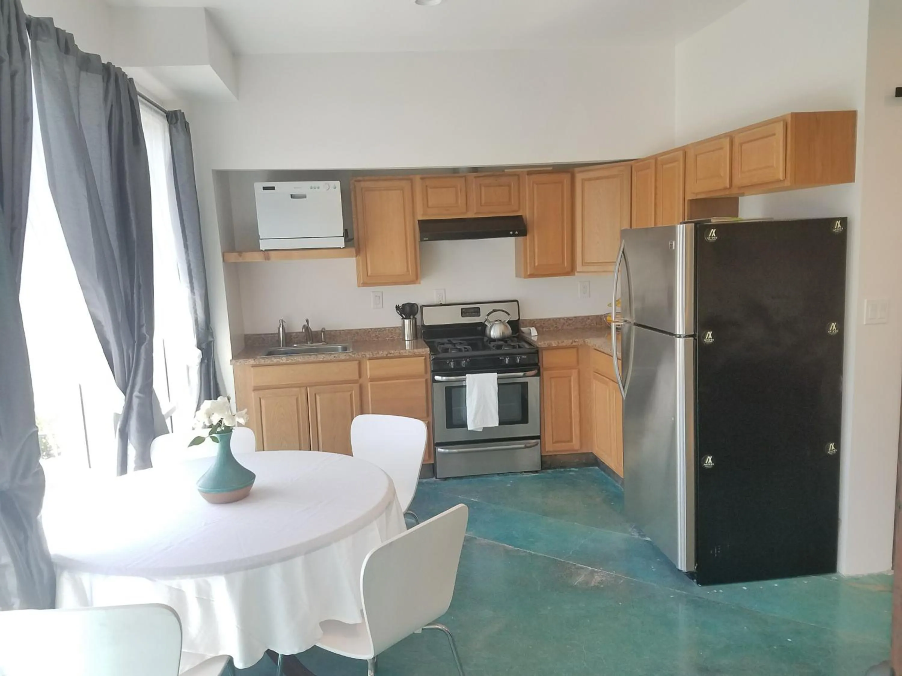 Communal kitchen in House of Trestles