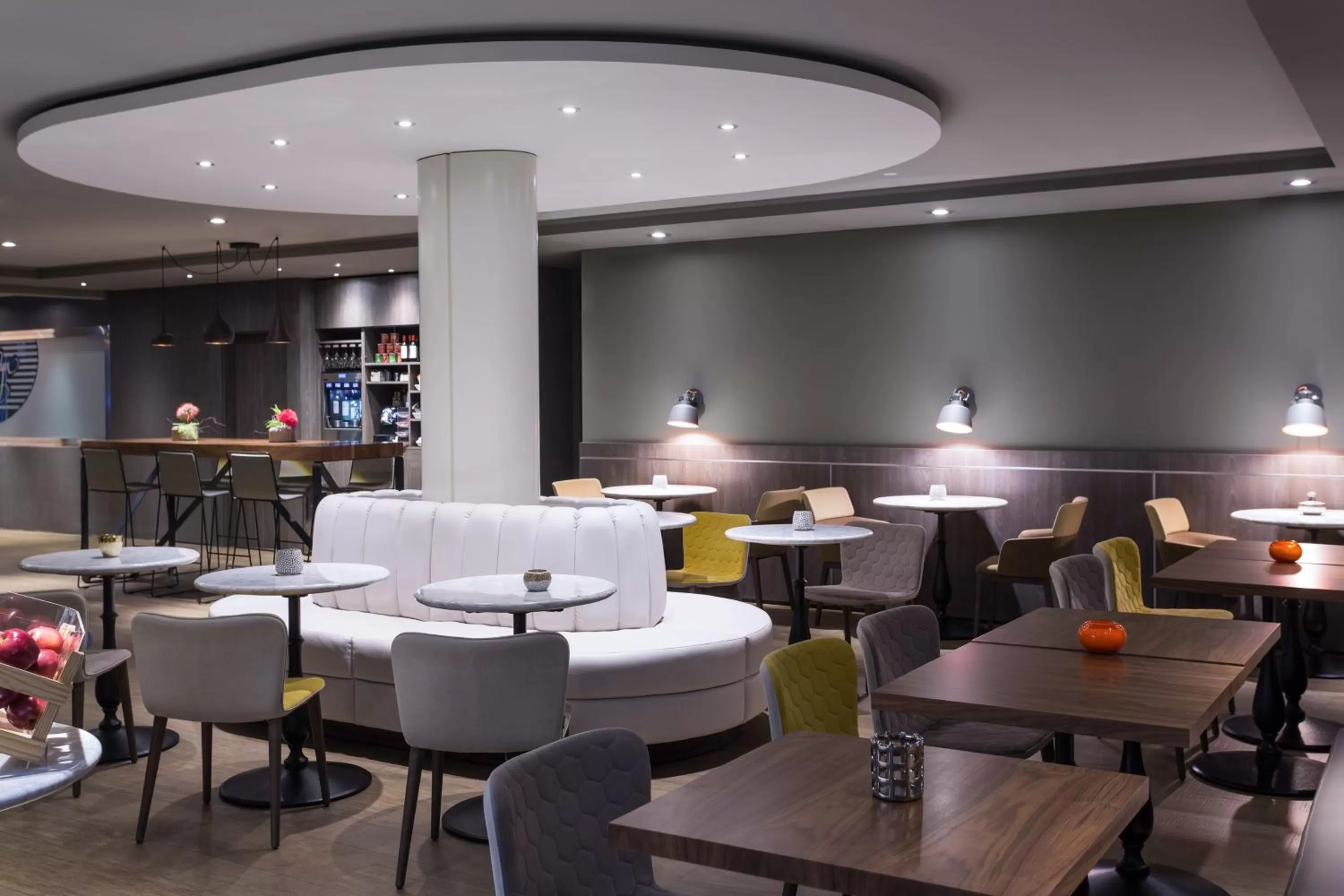 Lounge or bar in Mercure Madrid Centro