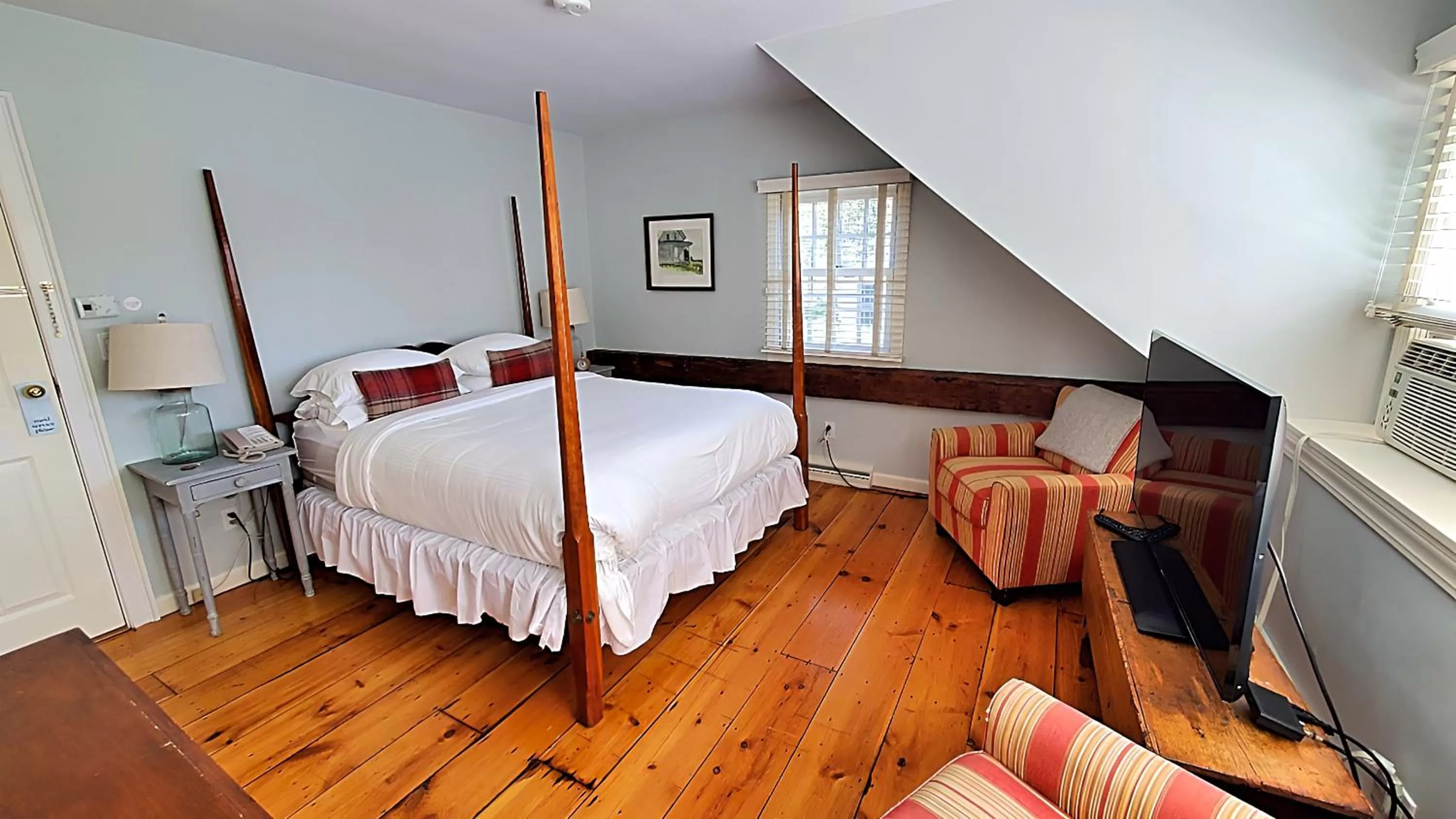 Bed in Four Columns Inn