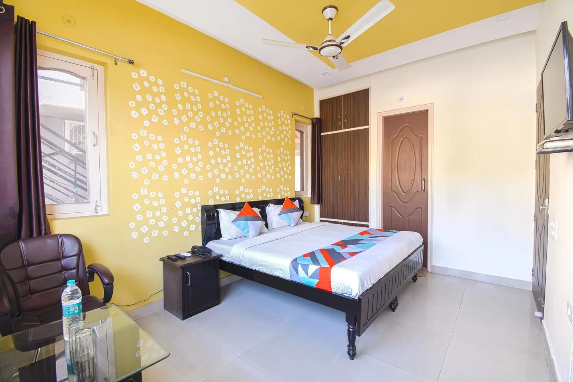 Bedroom, Bed in FabExpress Bzoie Heritage