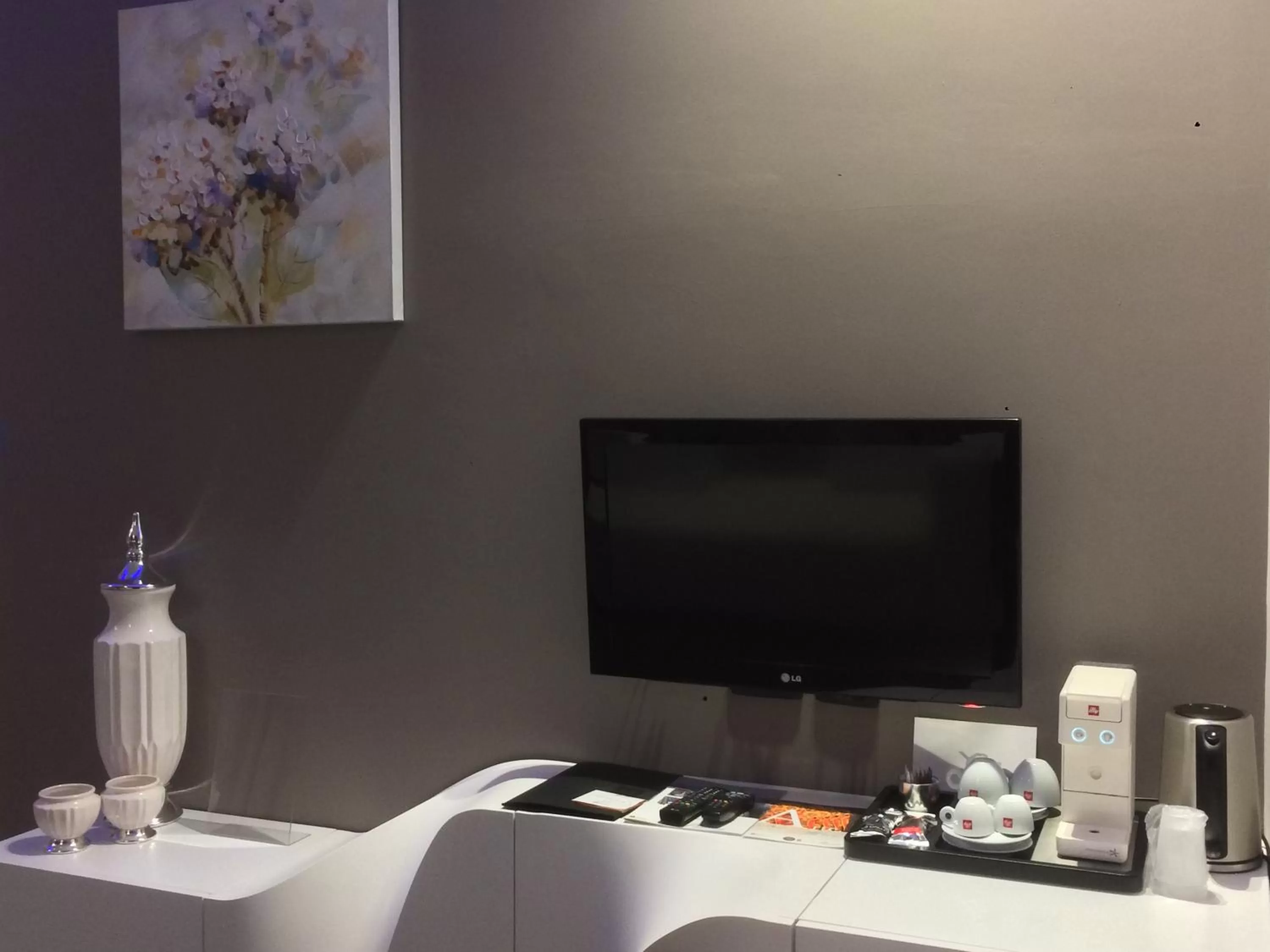 Coffee/tea facilities in Le Camp Suite & Spa