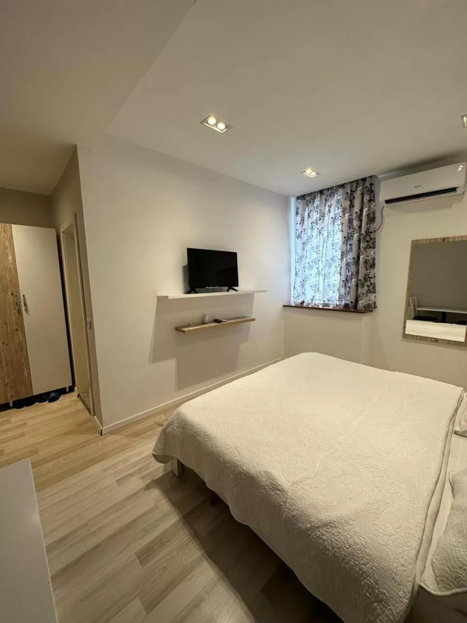 Bed in Hotel Gjallica