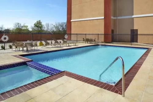 Swimming pool in Four Points by Sheraton Houston Hobby Airport