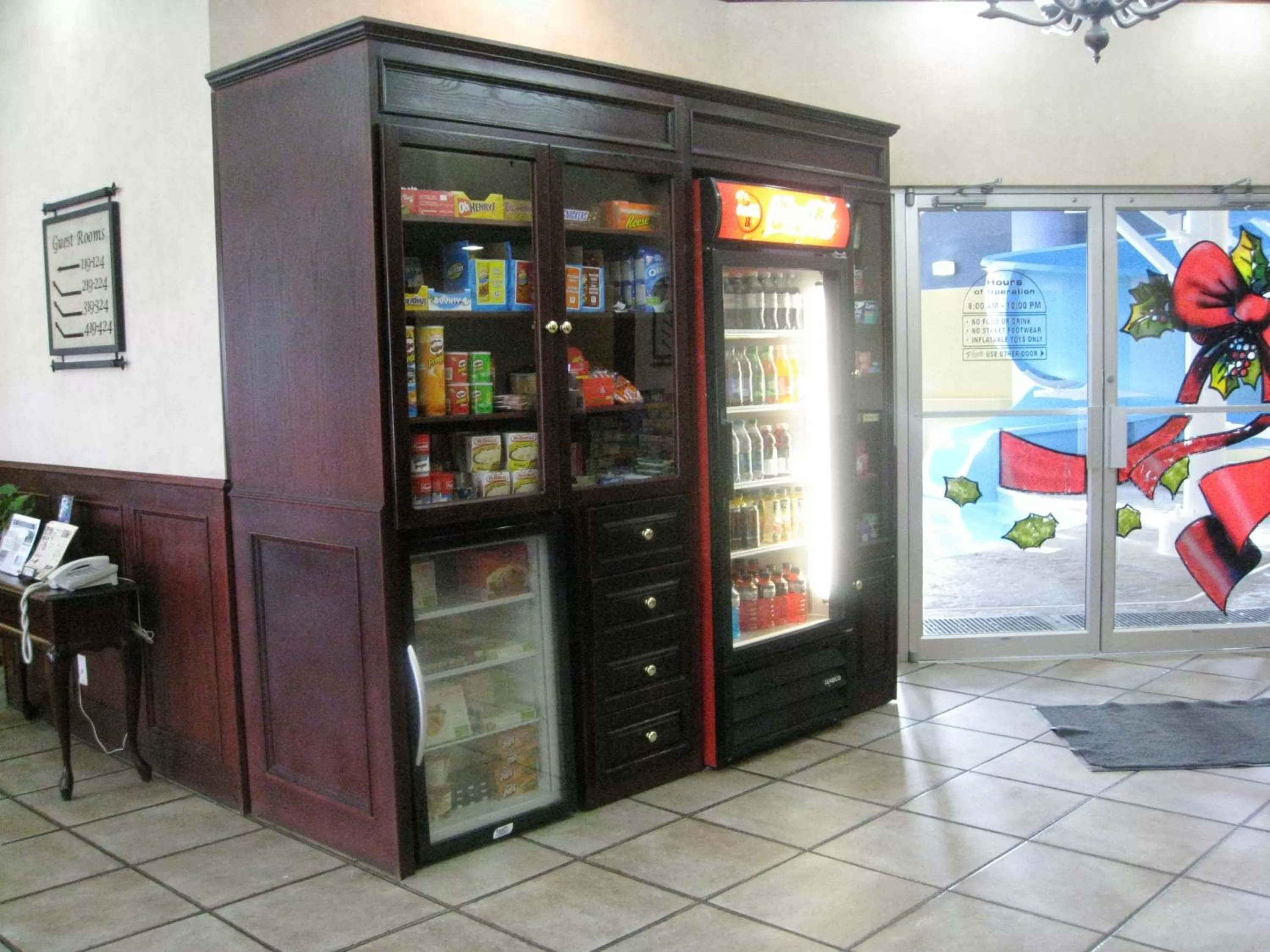 On-site shops in Ramada by Wyndham Red Deer Hotel & Suites