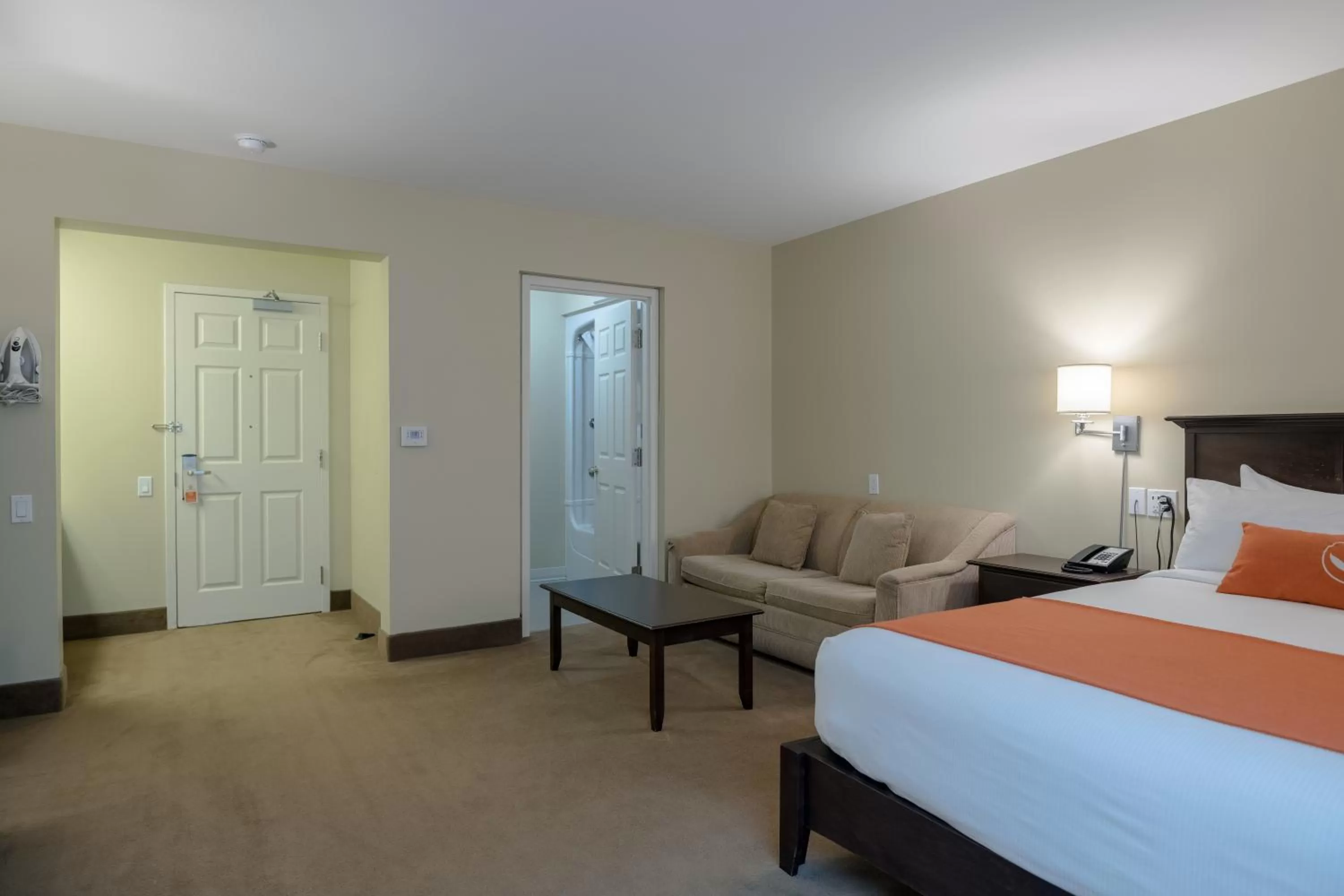 Bed in Amsterdam Inn & Suites Sussex