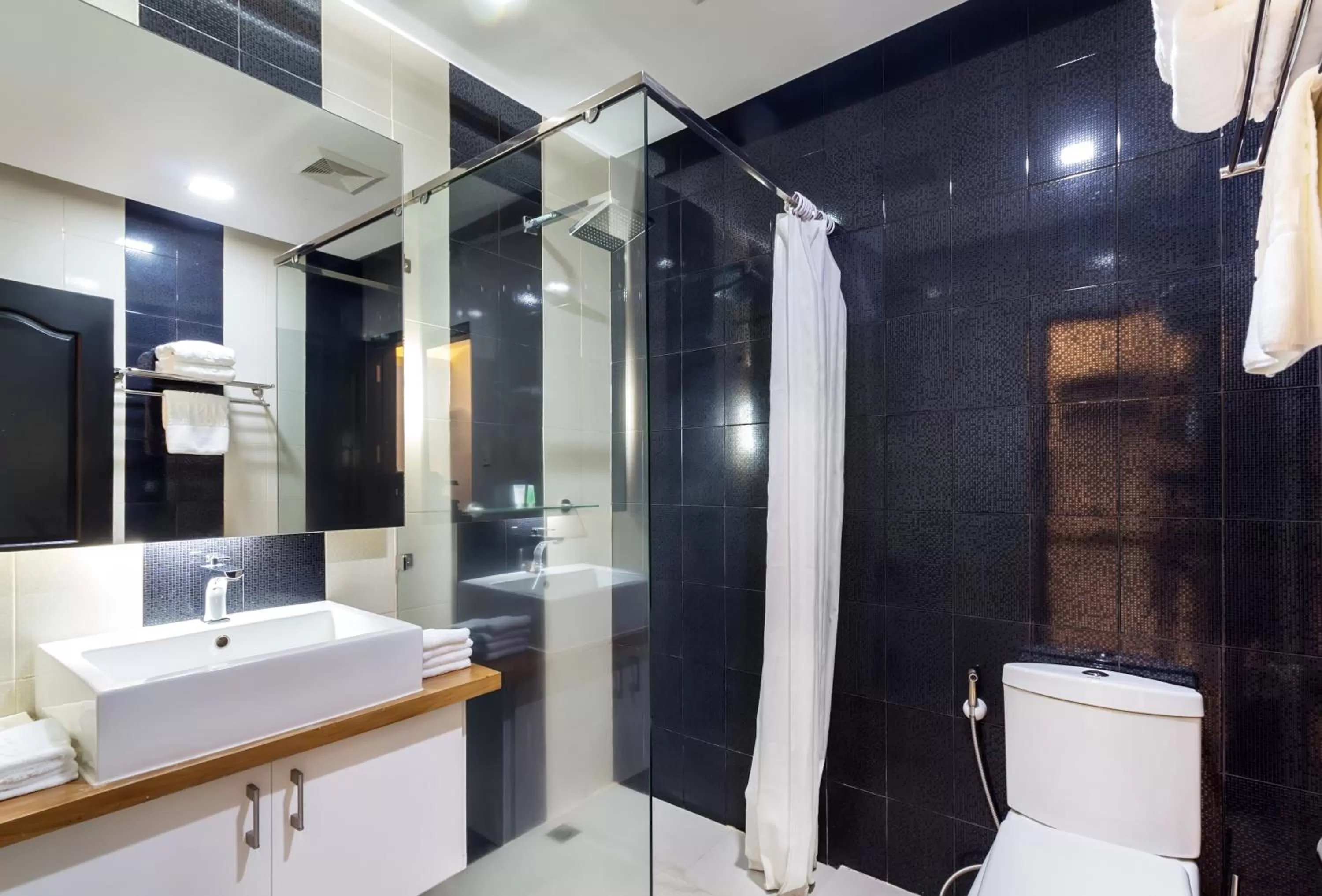 Shower in Winds Boutique Hotel