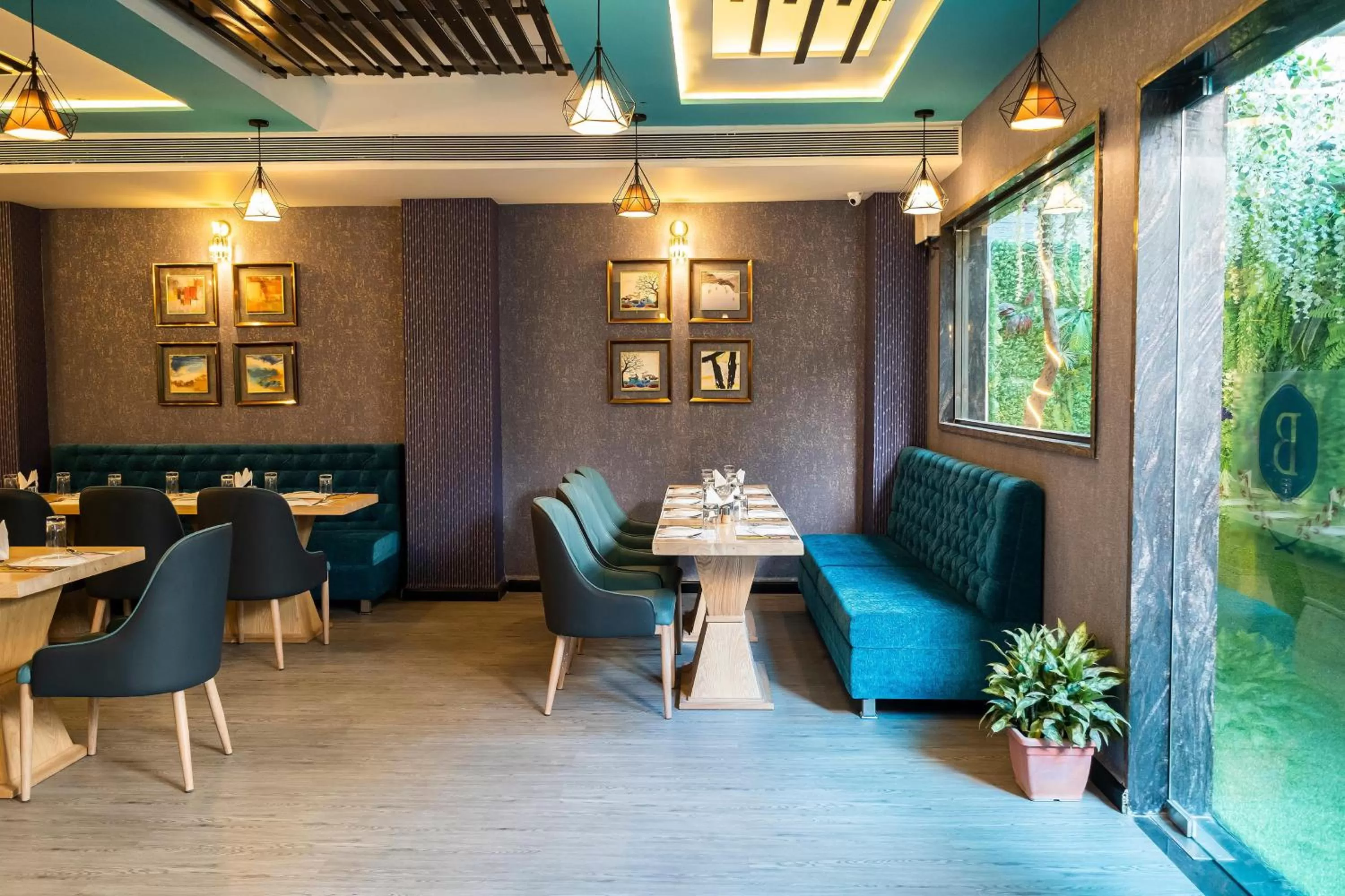 Restaurant/Places to Eat in The Bastion