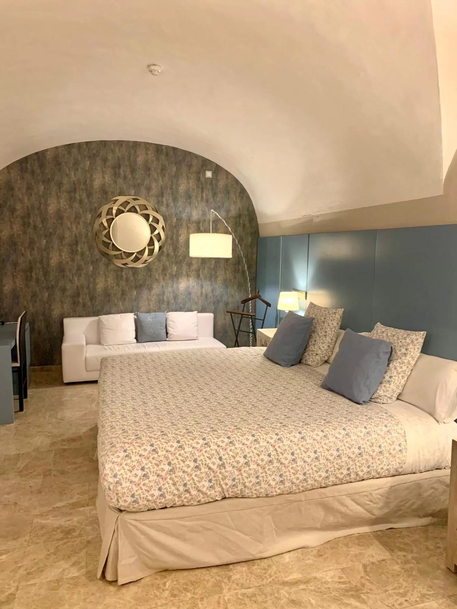 Photo of the whole room, Bed in Akla Hotel Mérida