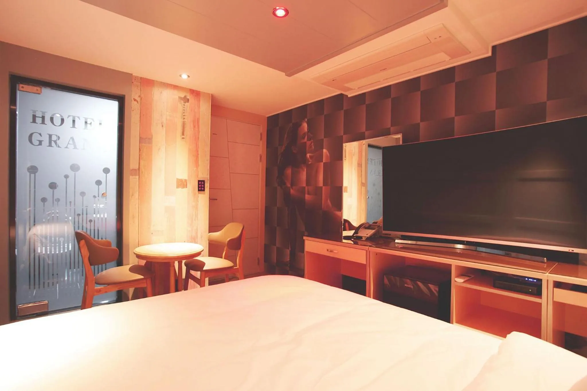 Photo of the whole room in Goodstay Grand Motel Chuncheon