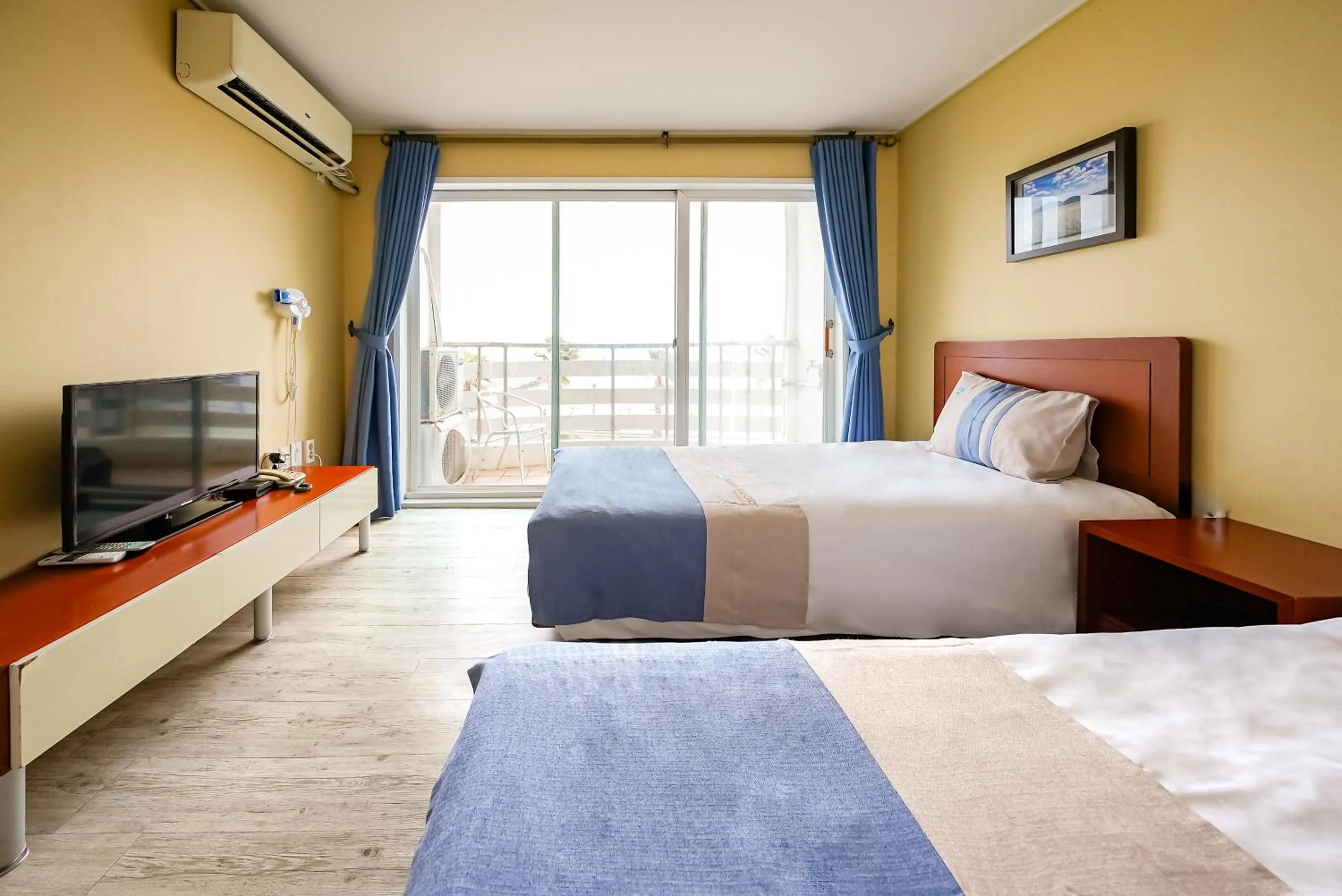 Family Room with Side Sea View in Mega Resort