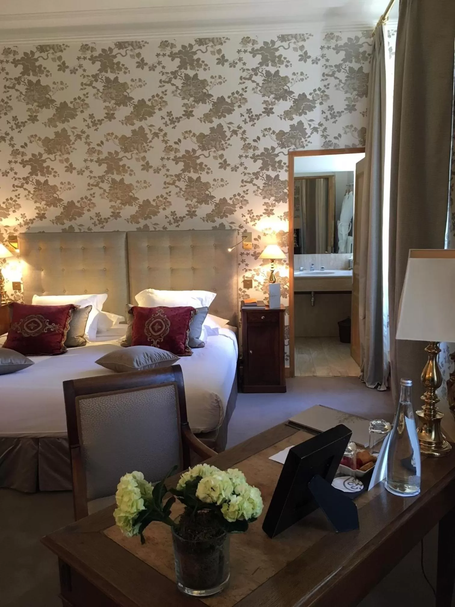 Bed in Hotel Château Des Alpilles