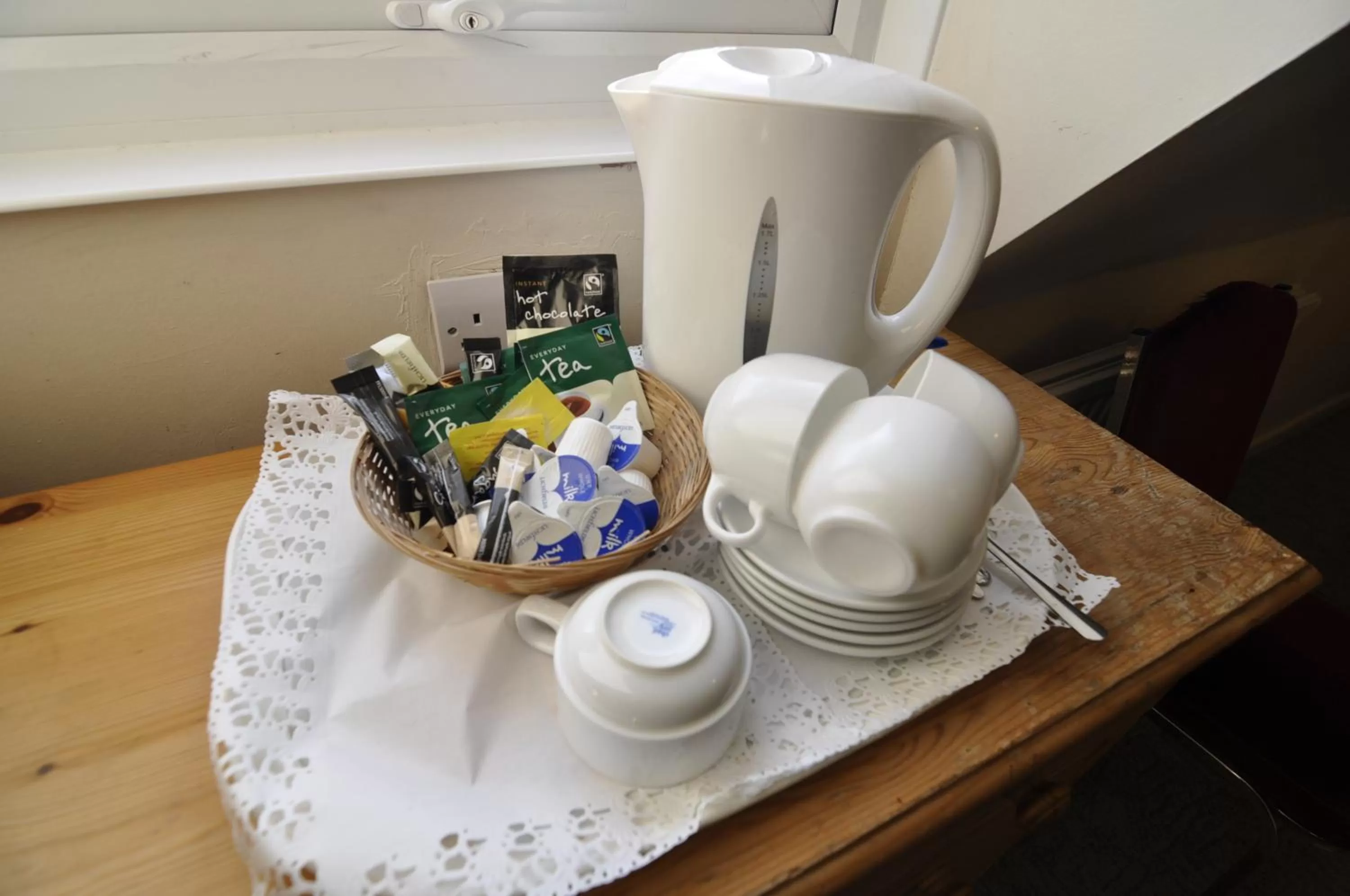 Coffee/tea facilities in The Roundabout Hotel