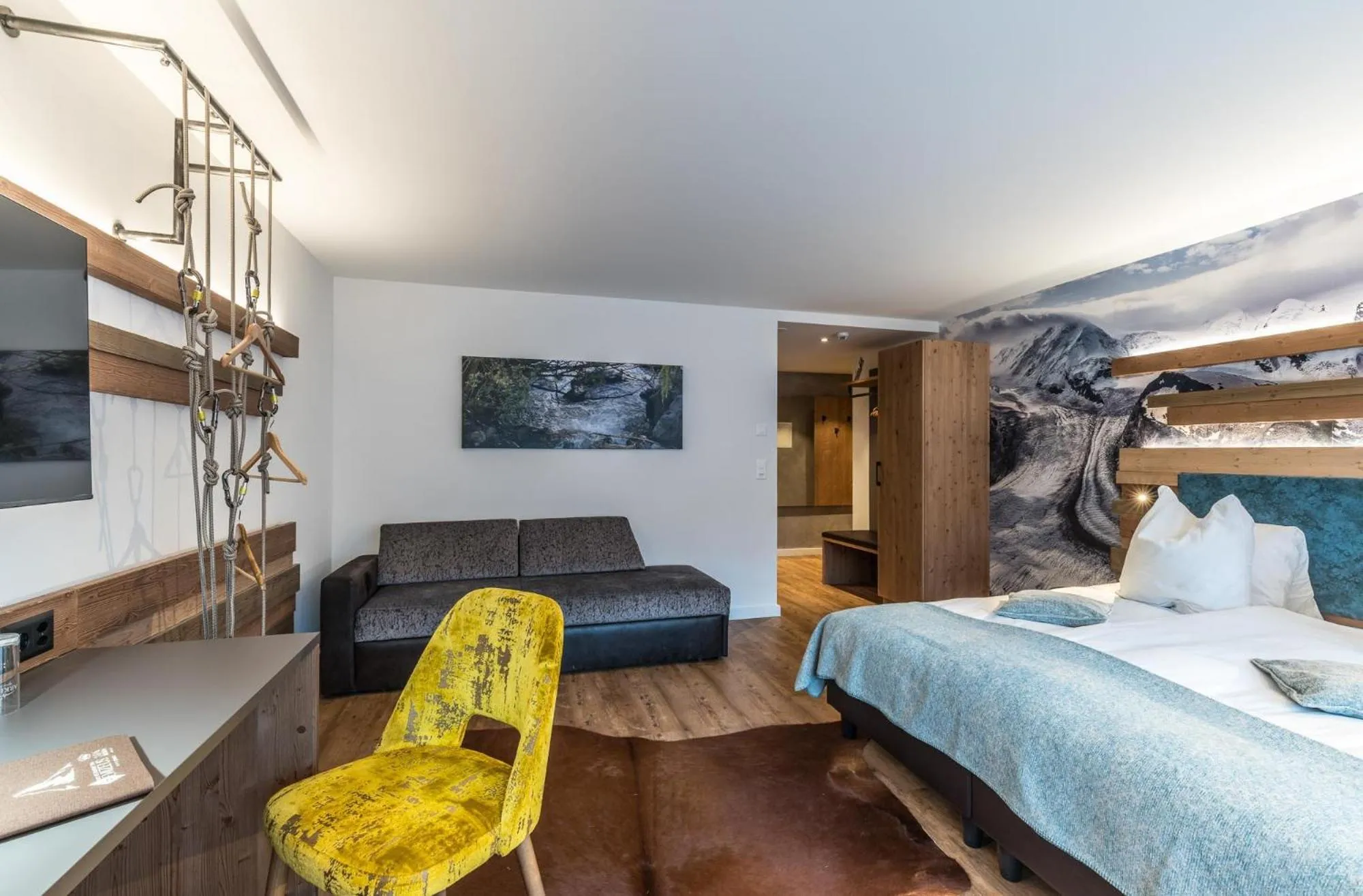 Photo of the whole room, Bed in Hotel Hemizeus & Iremia Spa