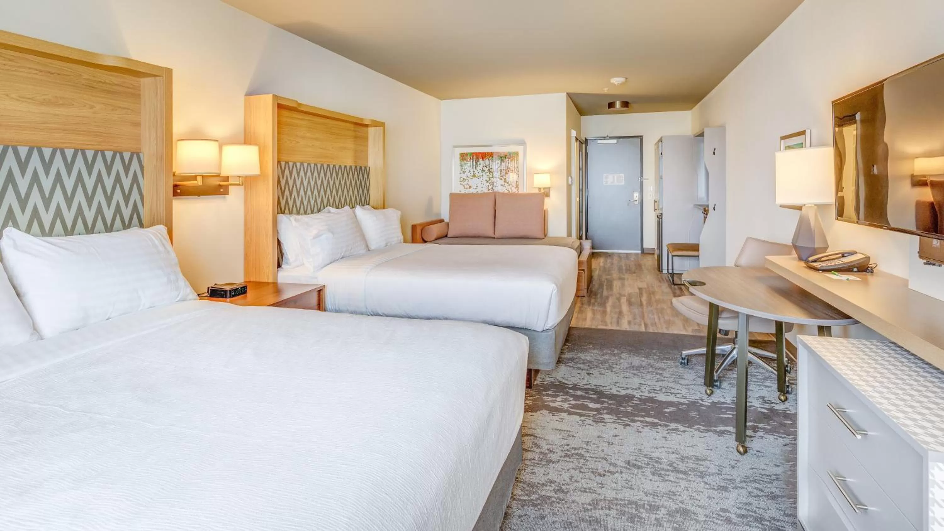 Living room, Bed in Holiday Inn & Suites Bellingham by IHG