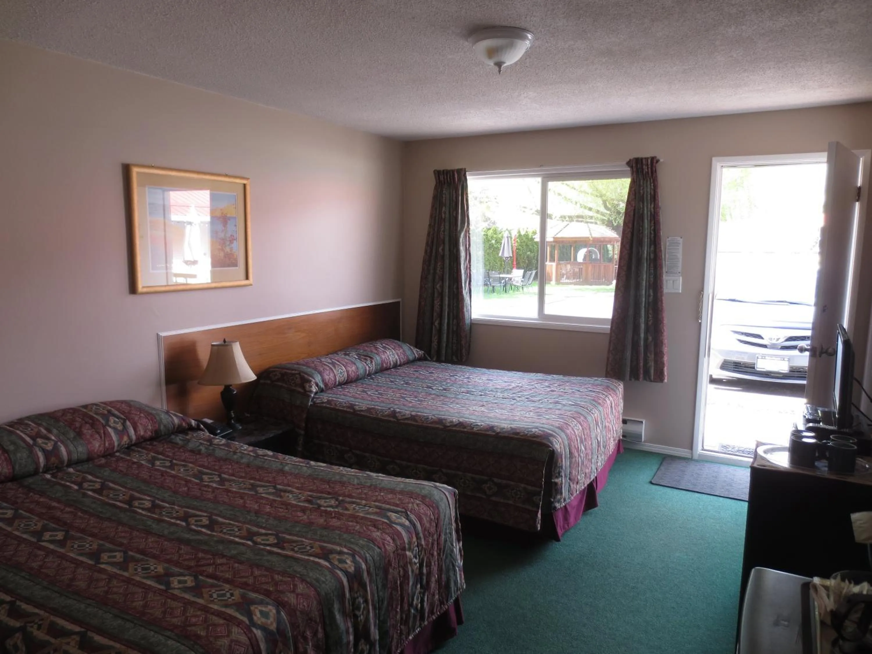 Bedroom, Bed in Overlander Motel