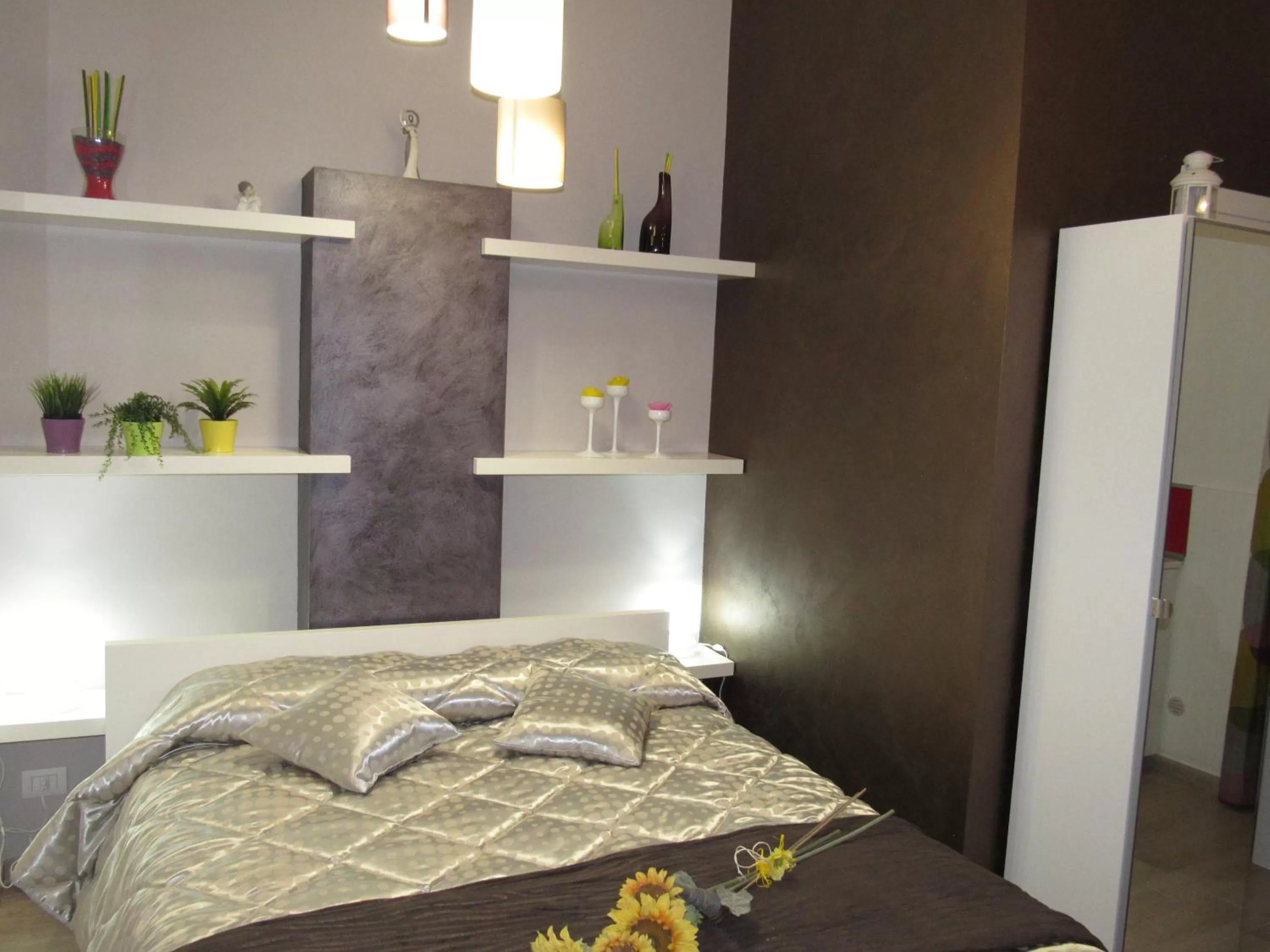 Bedroom, Bed in La Voce del Violino