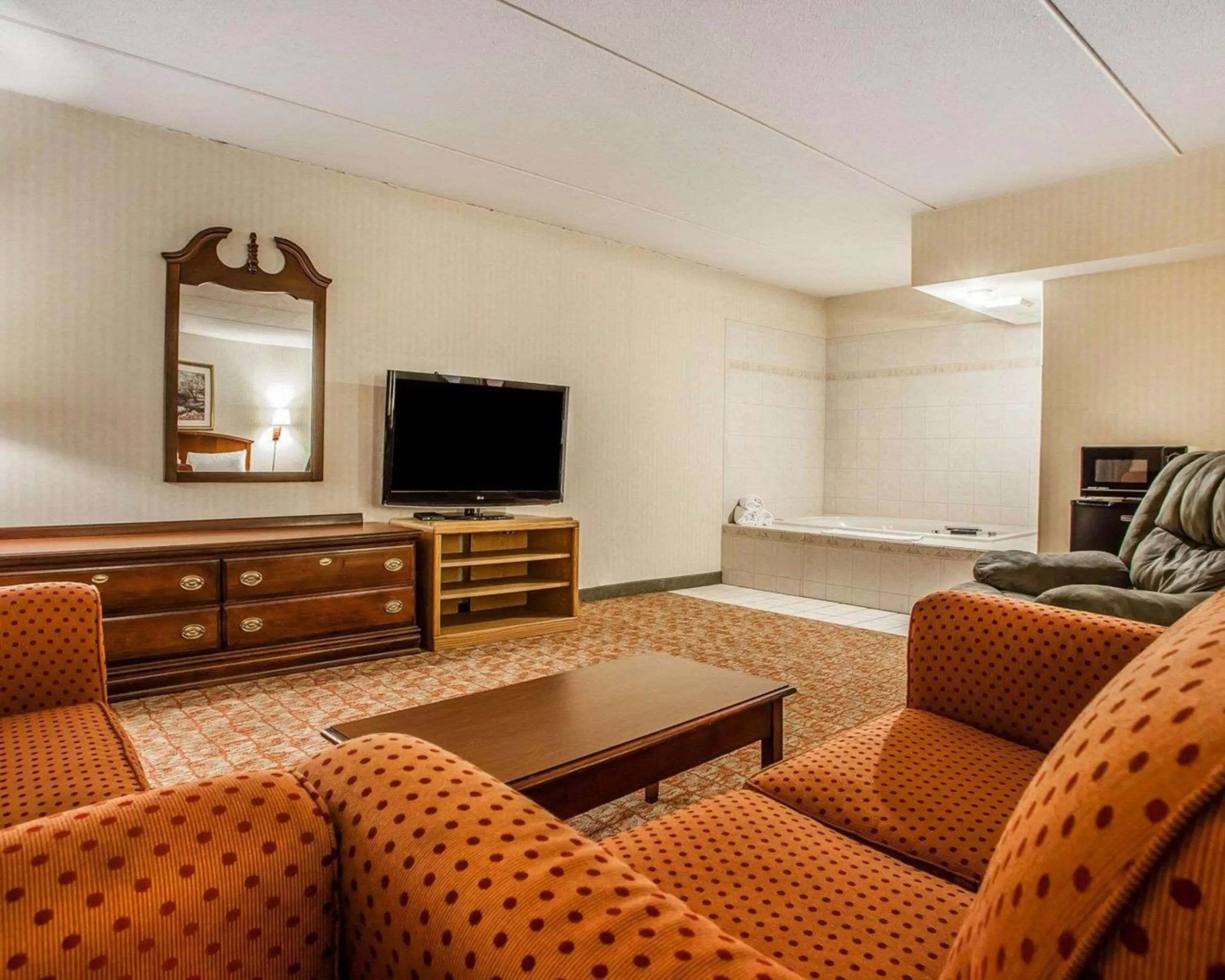 Photo of the whole room in Econo Lodge Douglassville-Pottstown