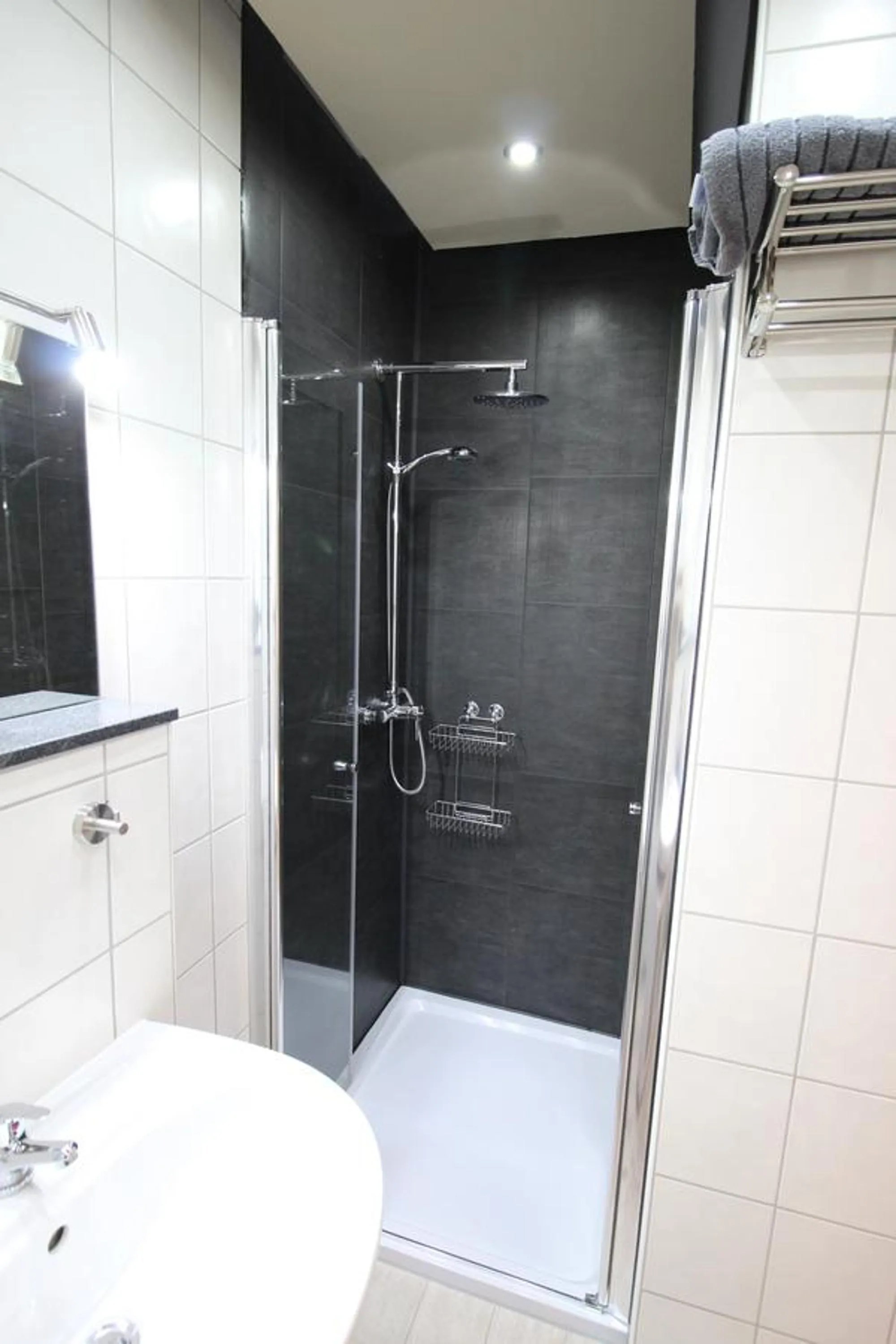 Shower in Apartmenthaus Wertheim