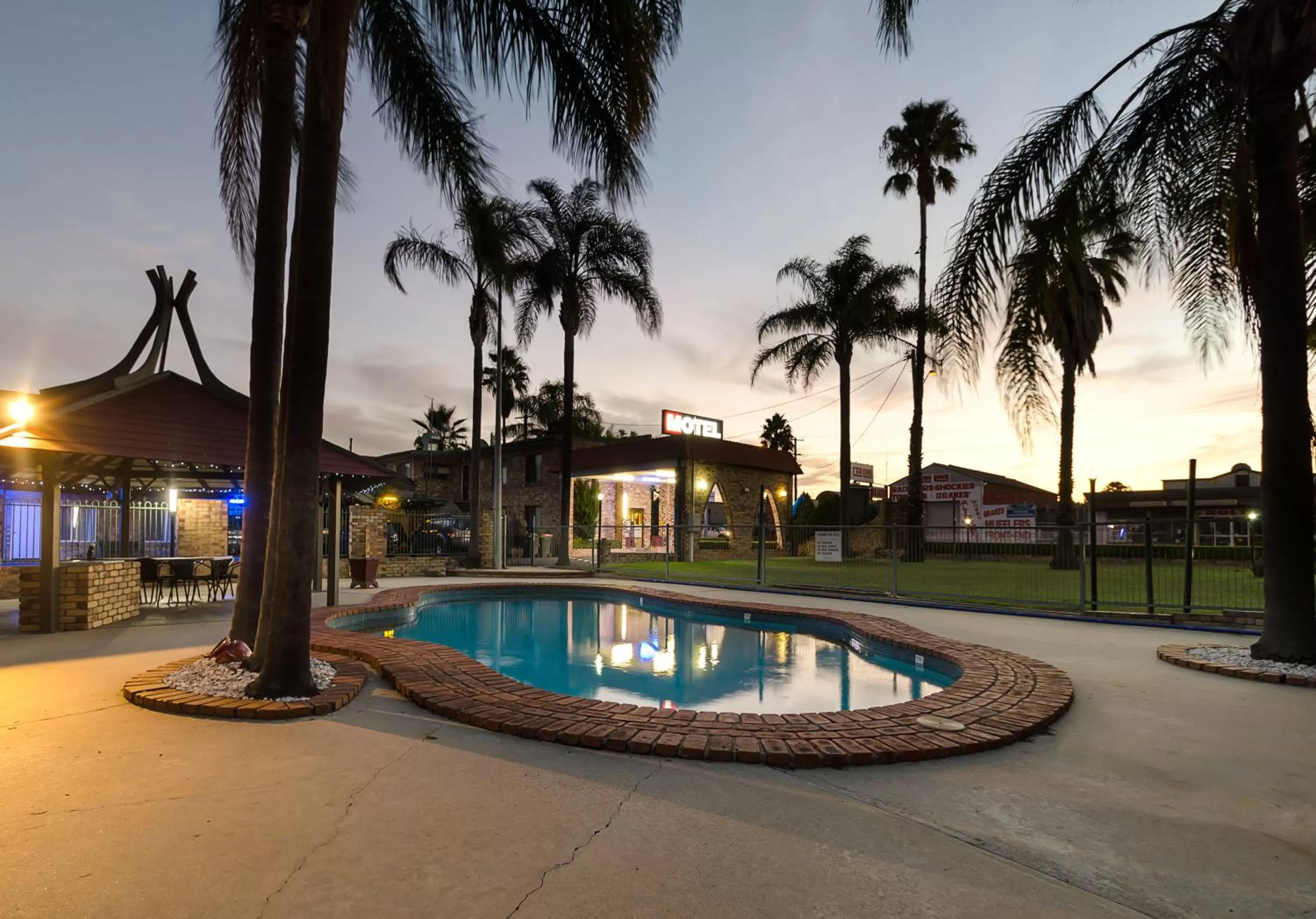 BBQ facilities in Centrepoint Midcity Motor Inn