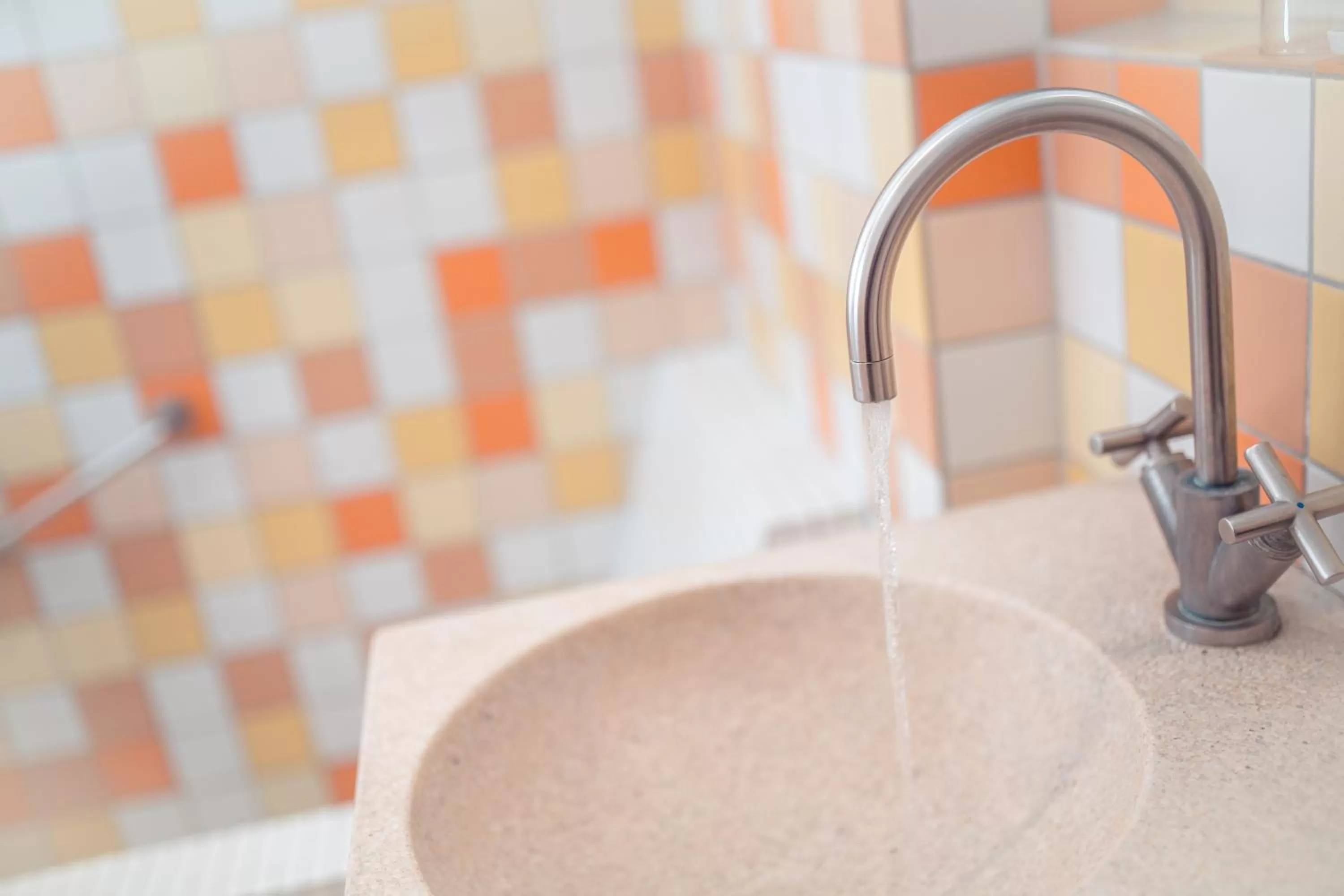 Toilet in Hotel Bleibtreu Berlin by Golden Tulip