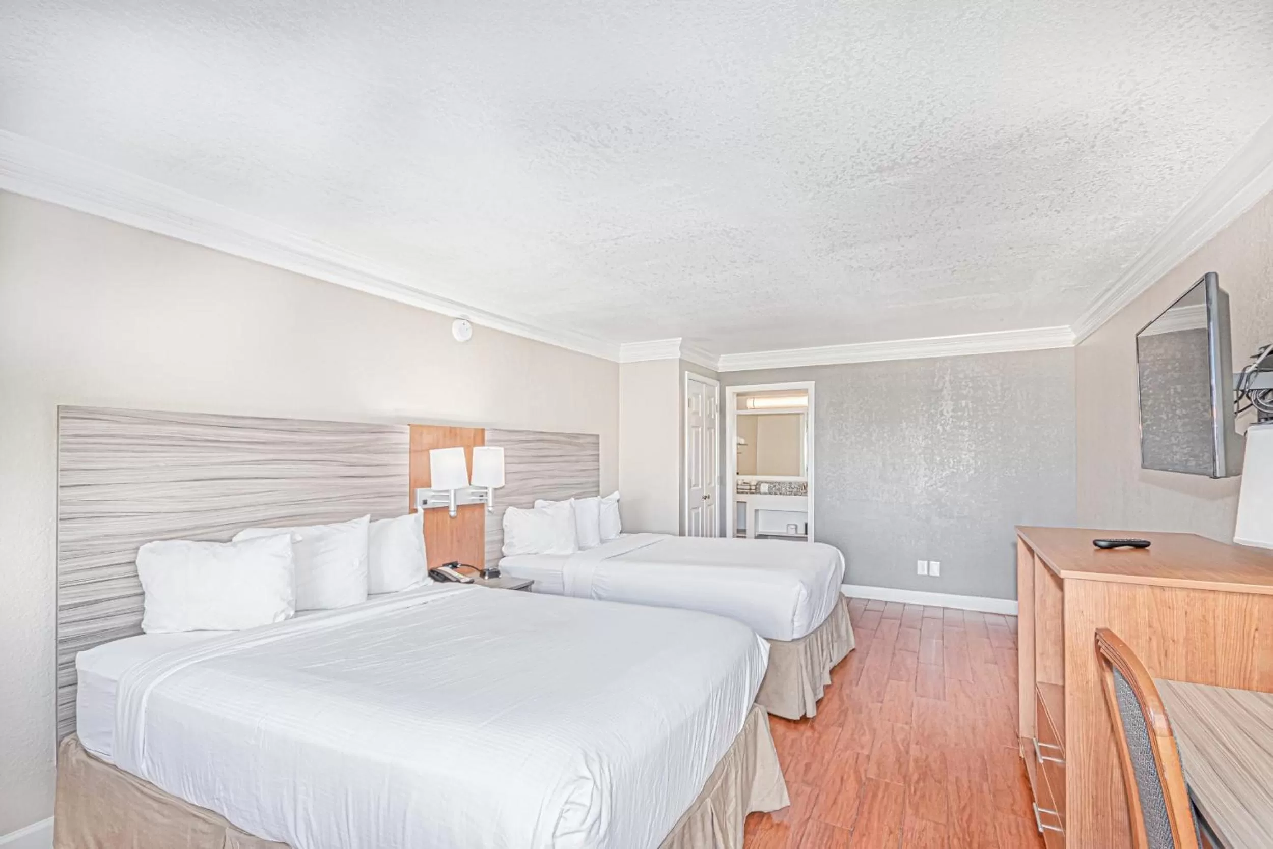 Bed in Casa Bella Inn & Suites Extended Stay