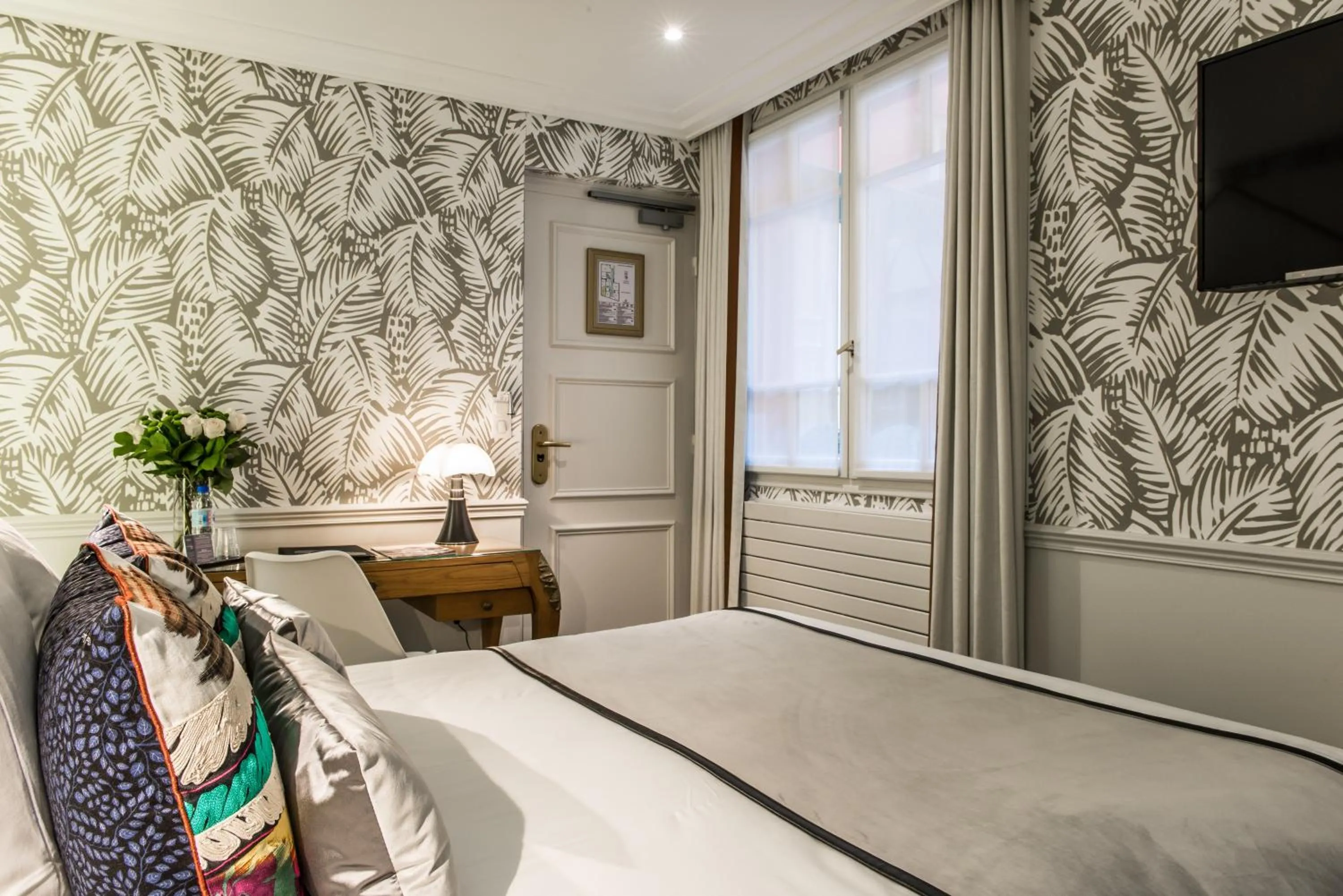 Bedroom, Bed in Hôtel Jardin Le Bréa