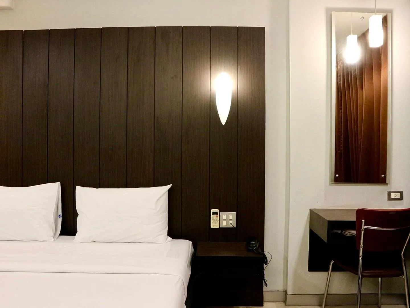 Bedroom, Bed in Swana Bangkok Hotel