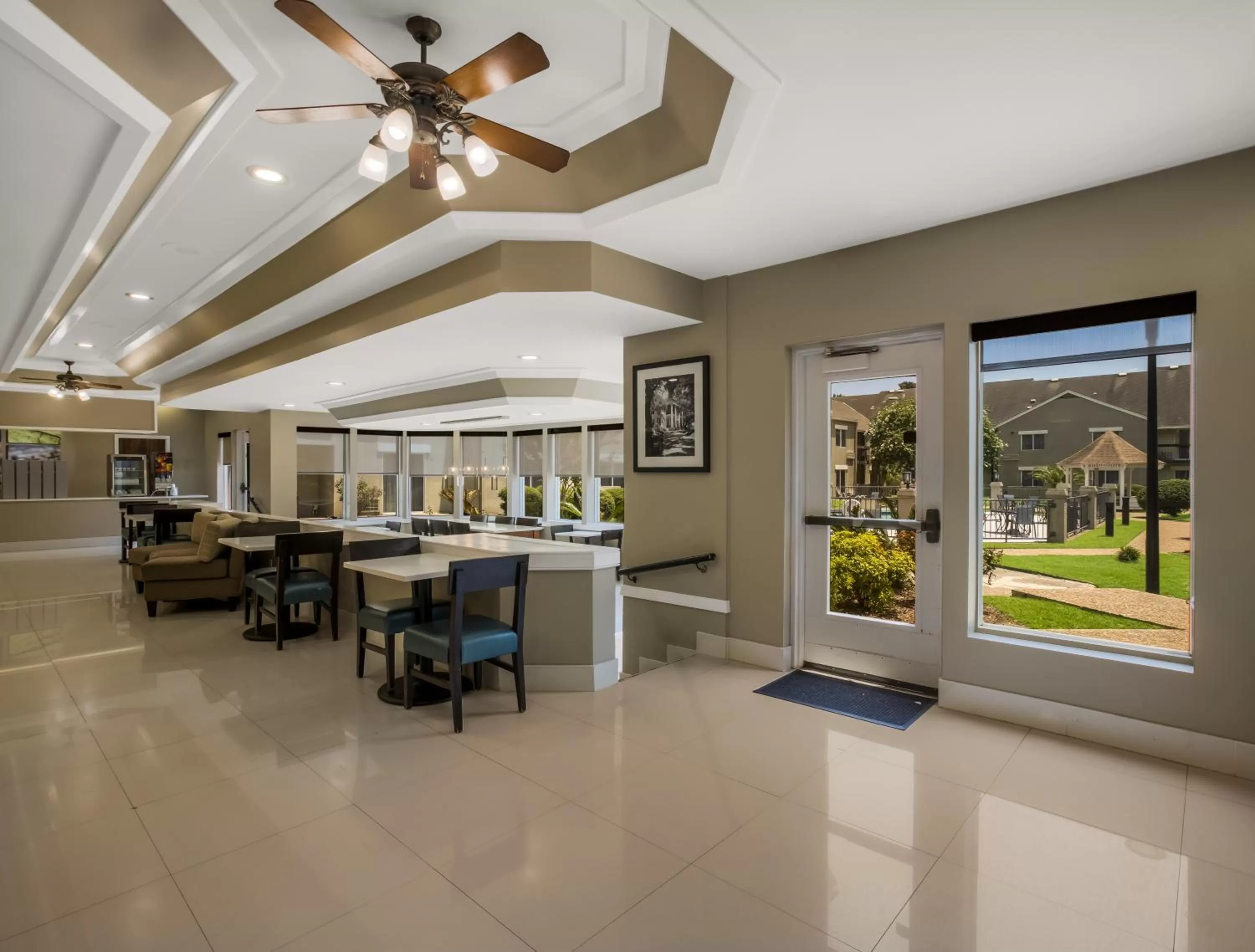 Seating area in MainStay Suites Savannah Midtown