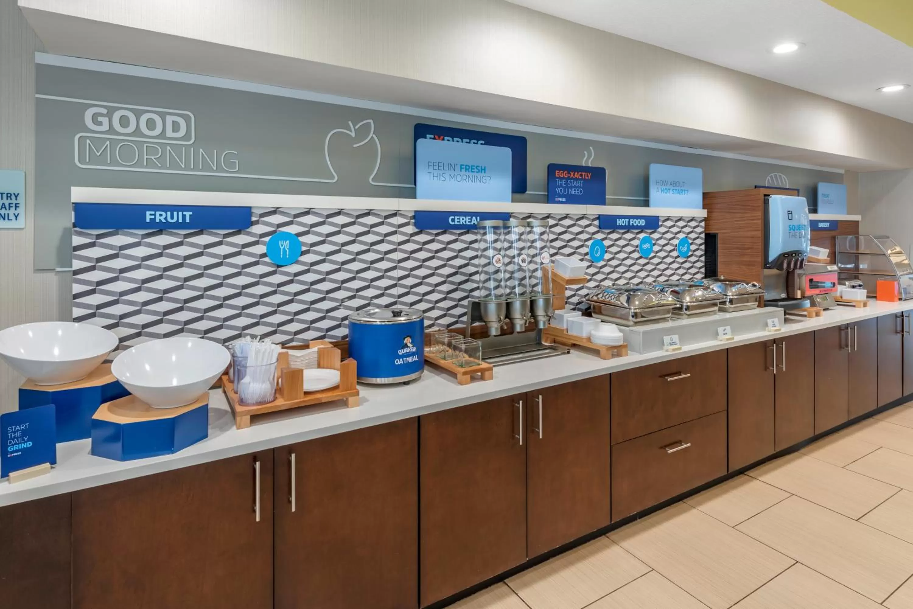 Breakfast in Holiday Inn Express Hotel & Suites Cincinnati-Blue Ash by IHG