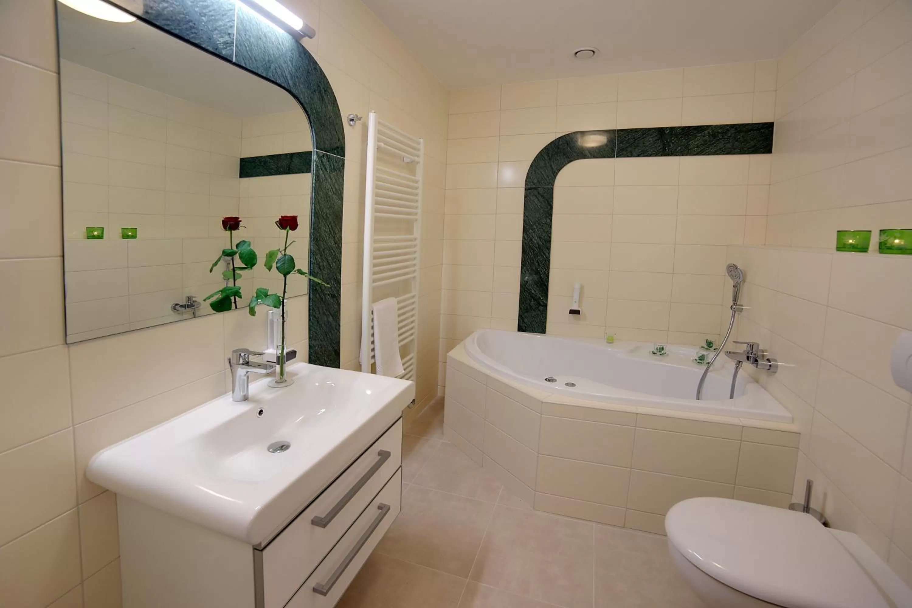 Hot Tub in Parkhotel Forest