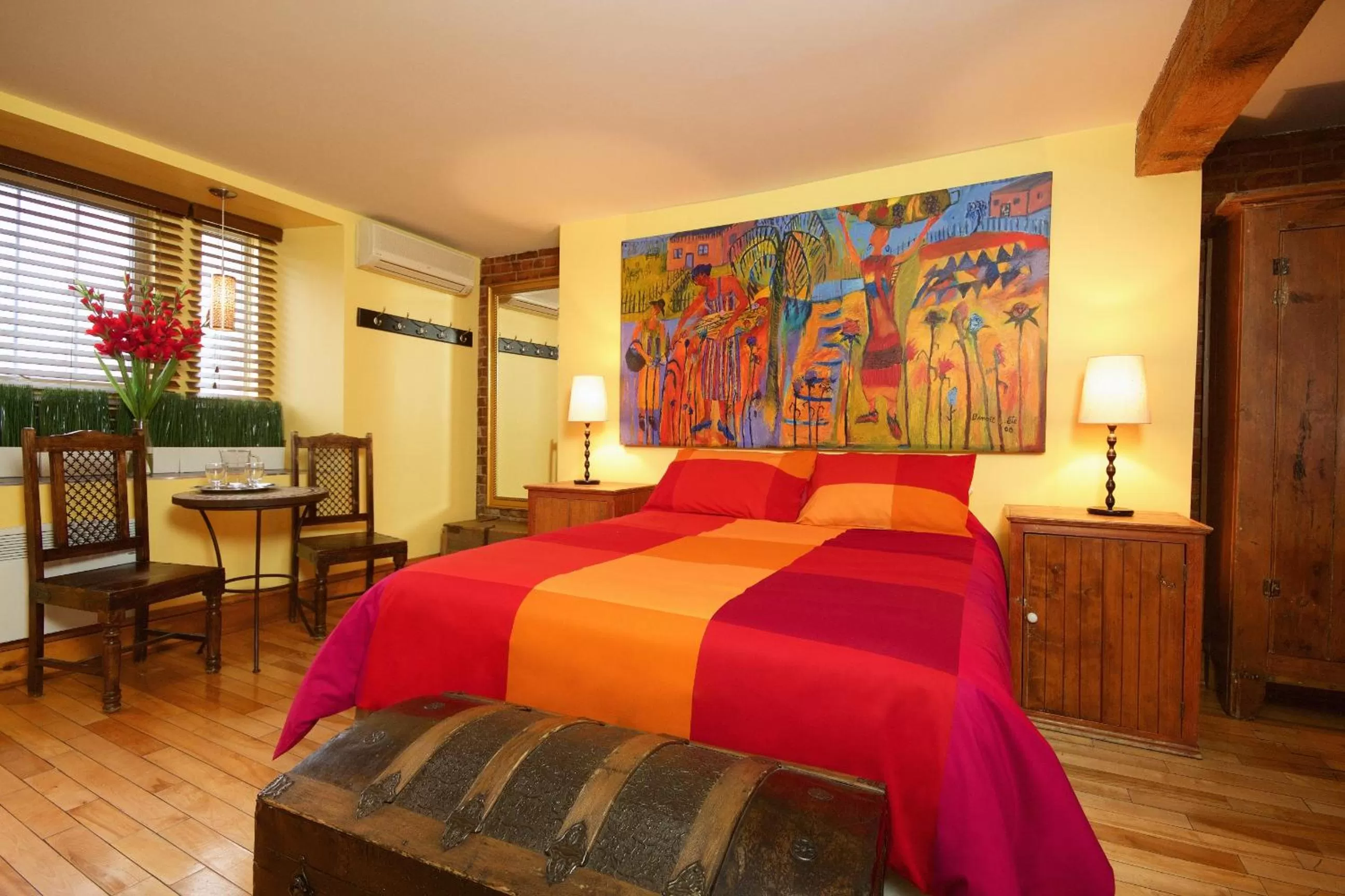 Photo of the whole room, Bed in Auberge Les Bons Matins