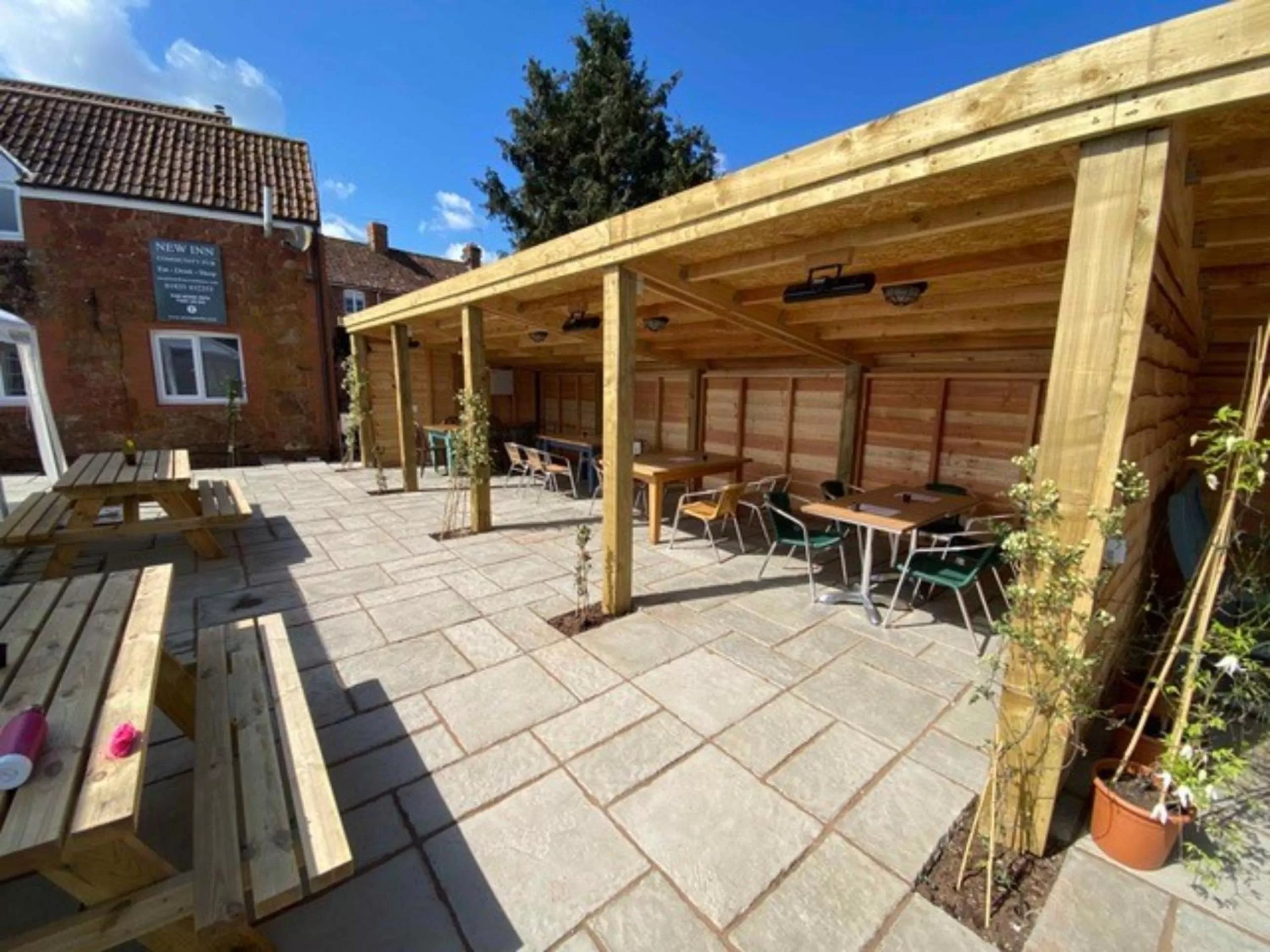 Inner courtyard view in The New Inn Halse