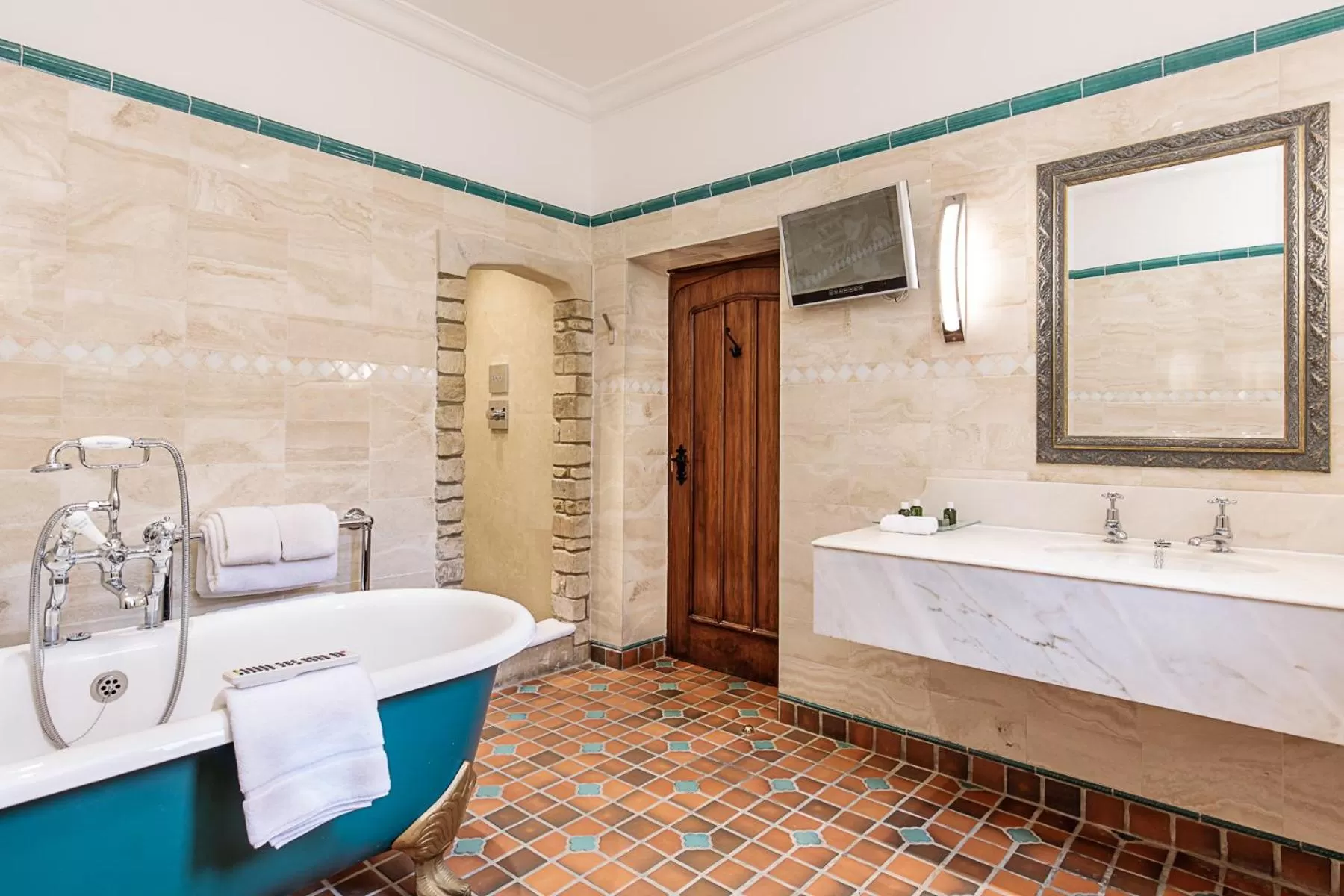 Deluxe Large Double Room (Guestroom) in The Manor House Hotel and Golf Club