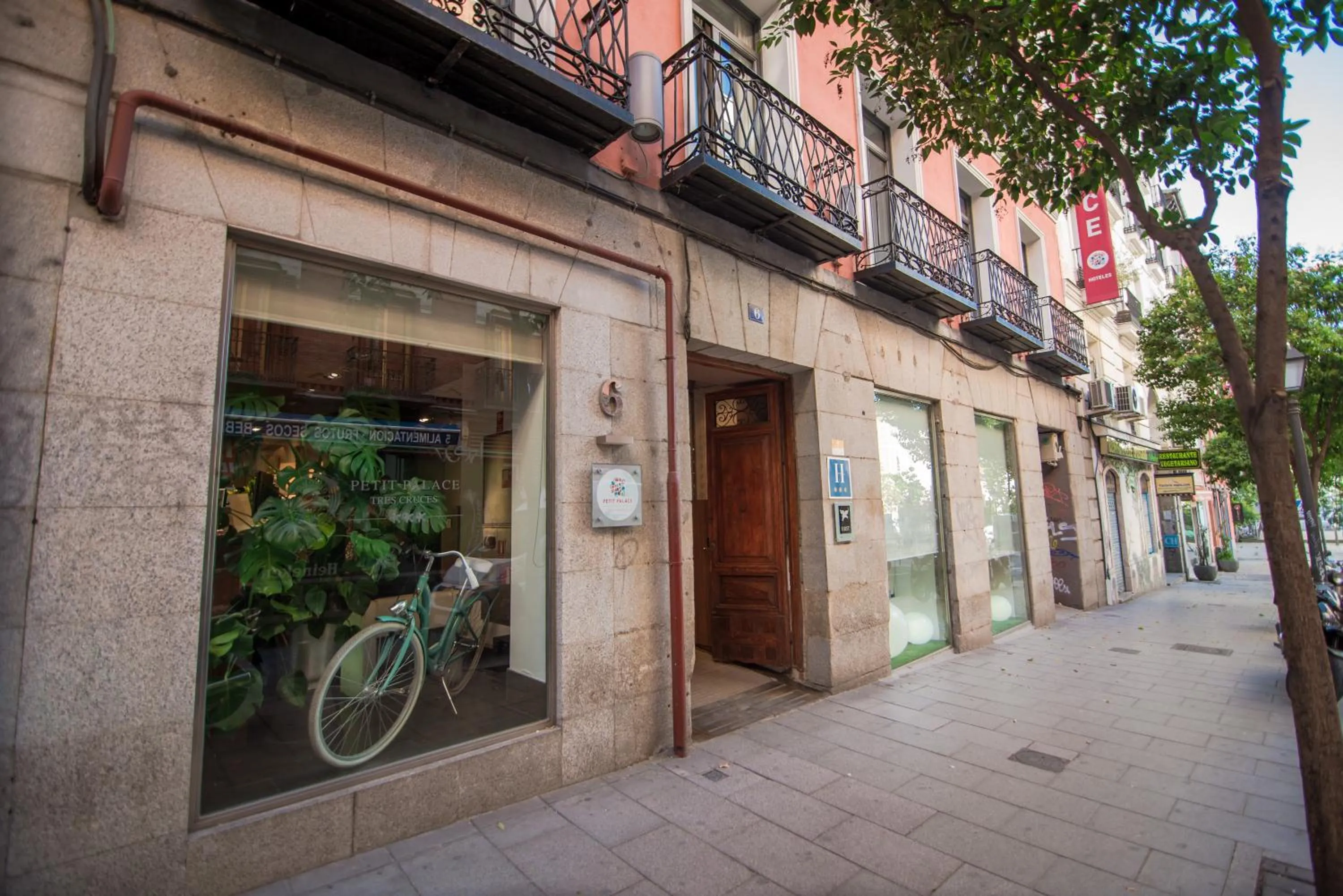 Property building in Petit Palace Tres Cruces