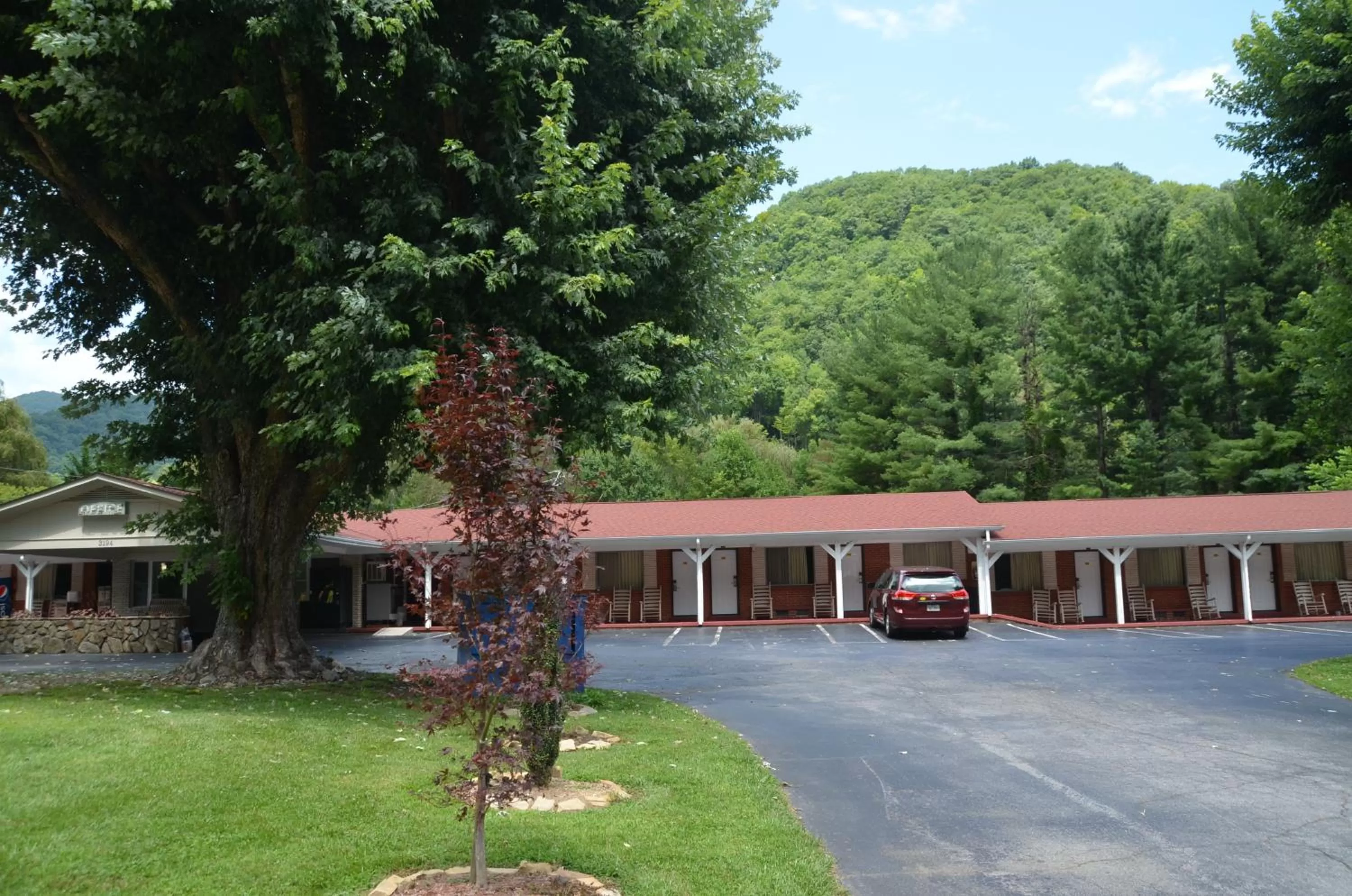 Property building in Travelowes Motel - Maggie Valley