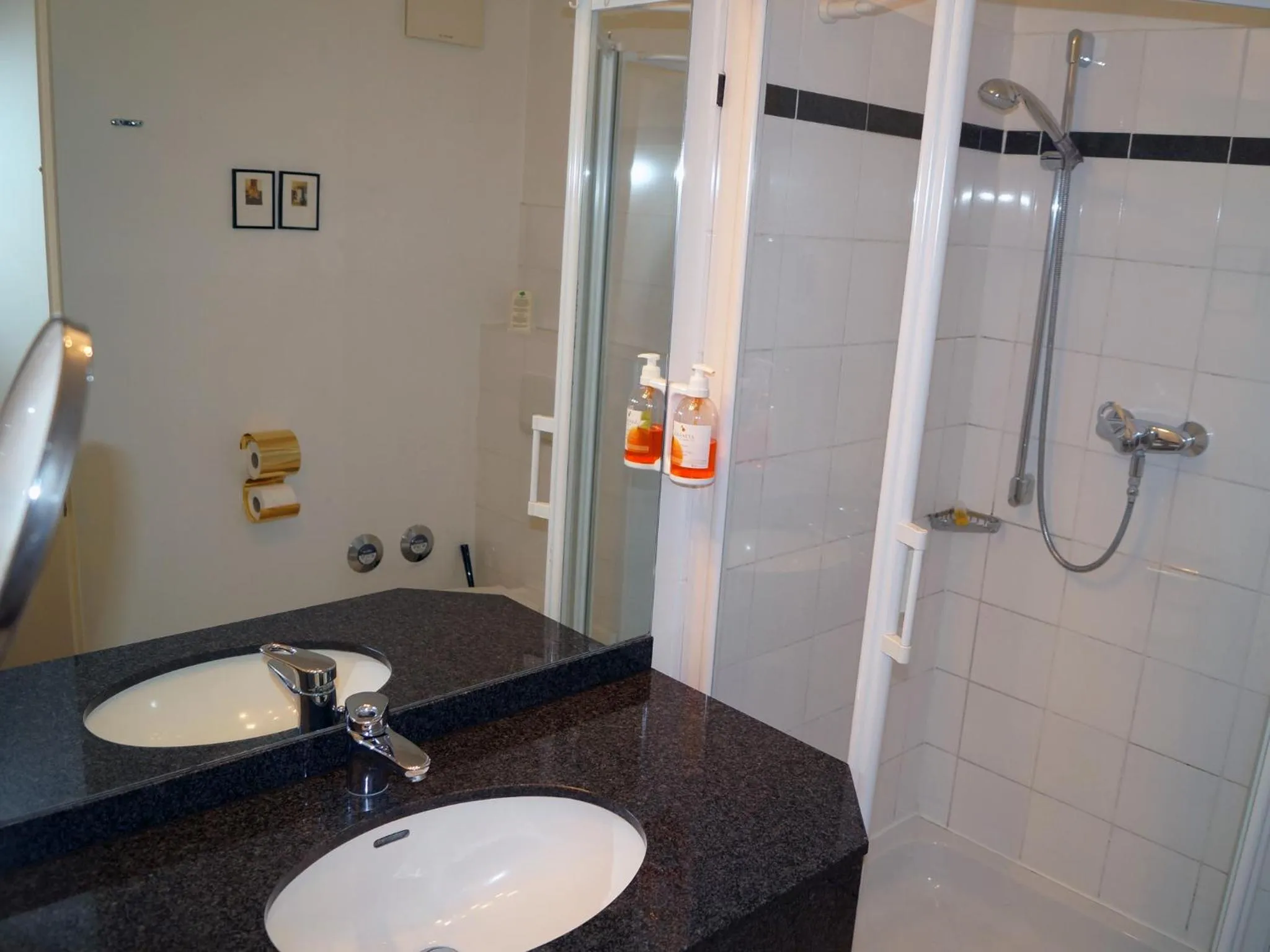 Bathroom in Entrée Groß Borstel Garni Hotel