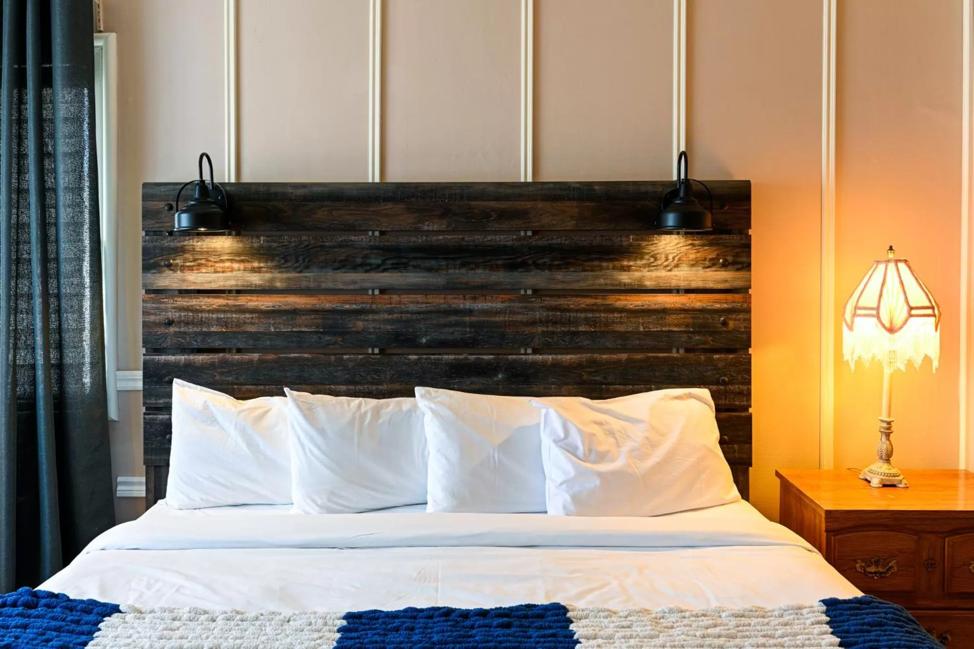 Bed in Hôtel-La Grande Maison et Spa