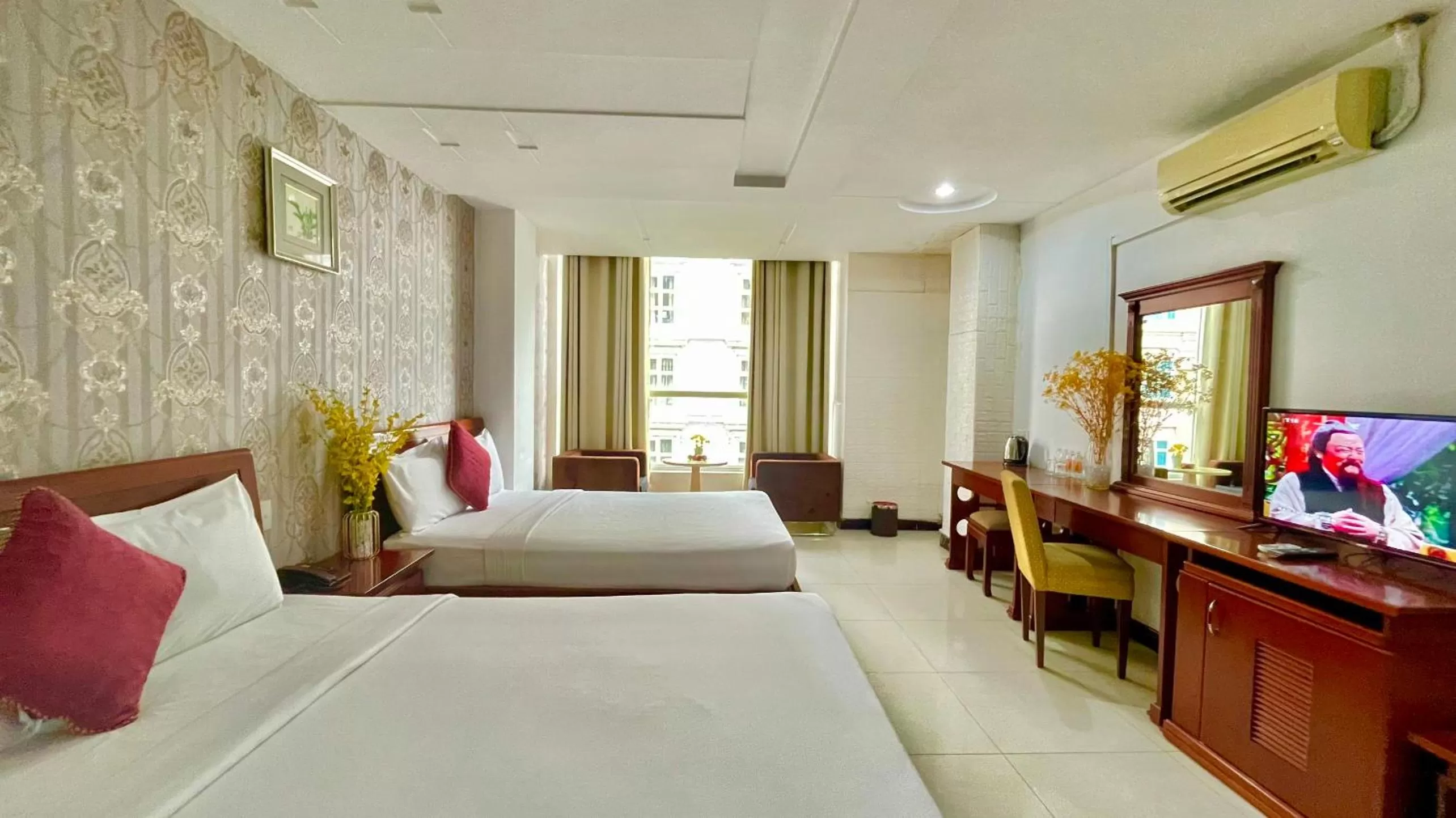 hair dresser, Bed in Gold hotel, Saigon