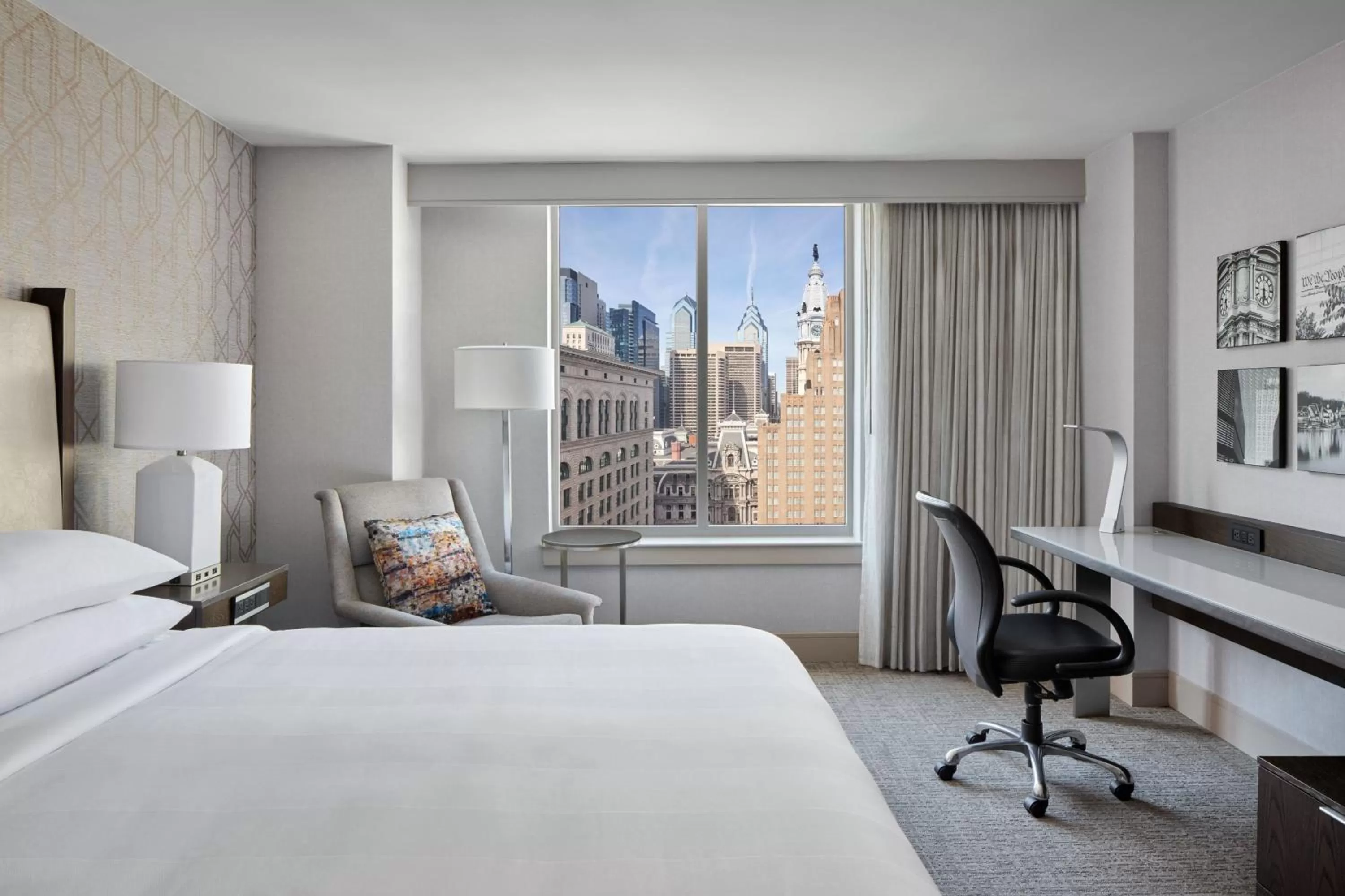 Photo of the whole room, Bed in Philadelphia Marriott Downtown