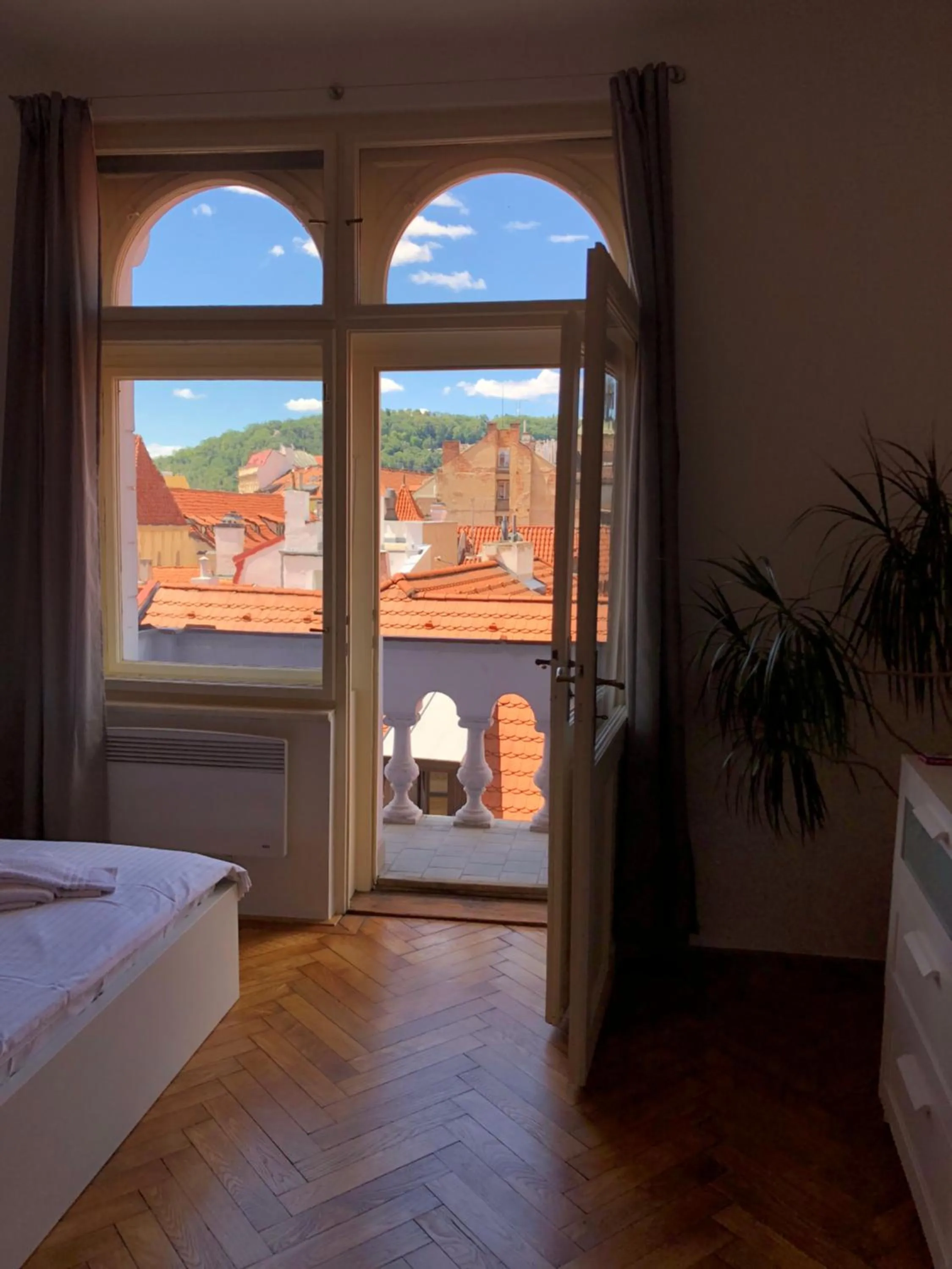 City view, Bed in Royal Road Residence